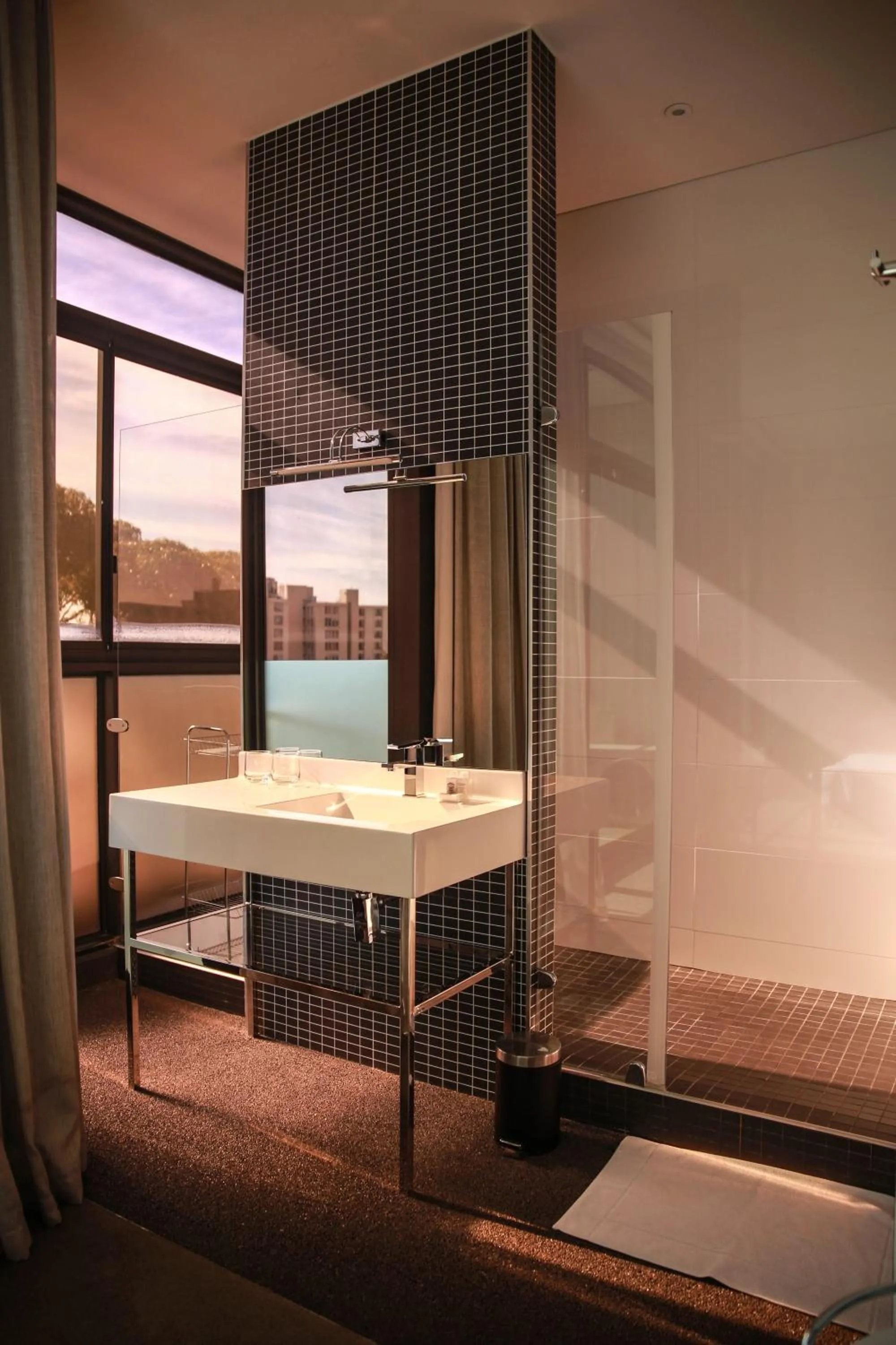 Bathroom, Bed in Head South Lodge