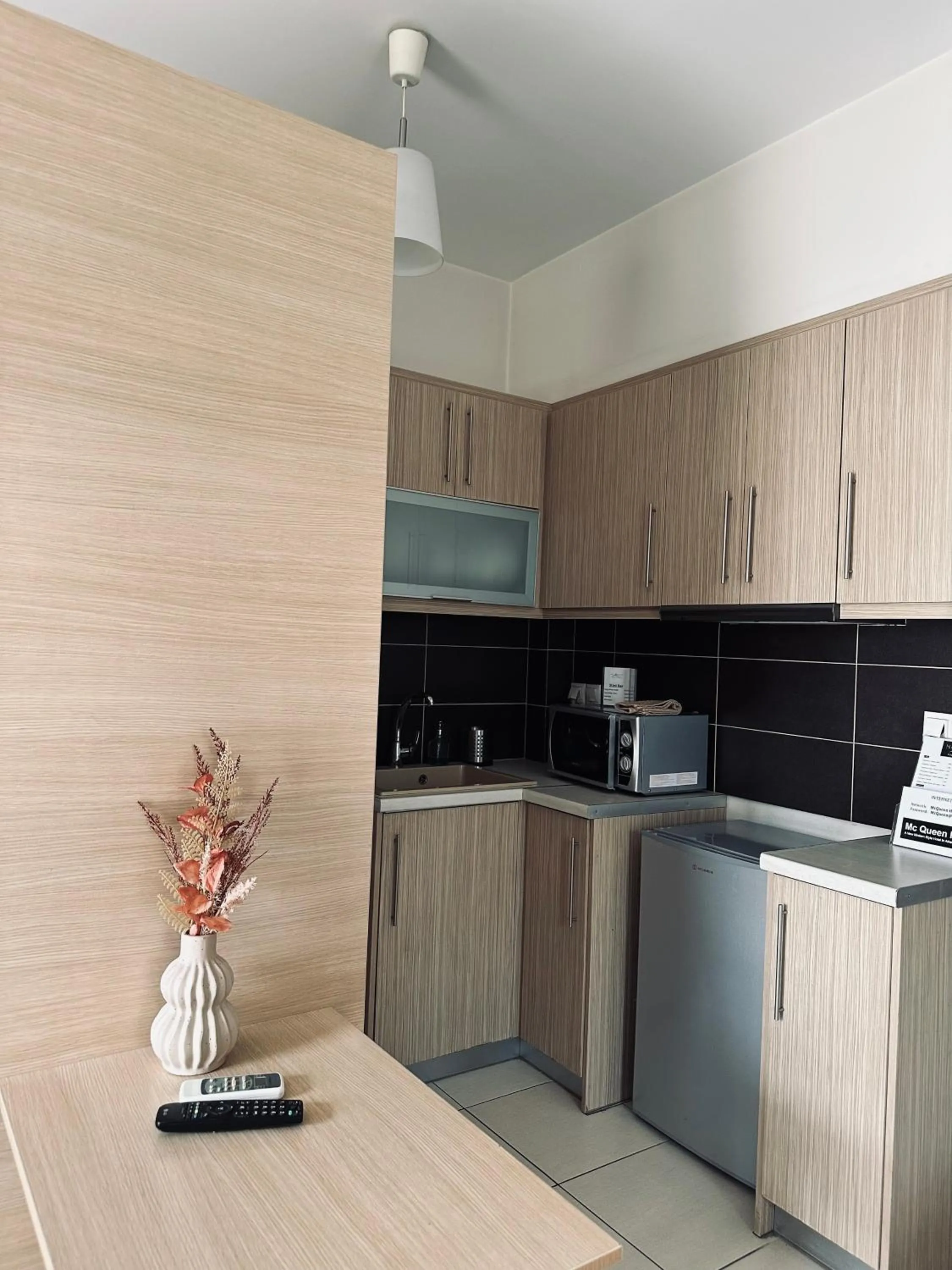 Kitchen or kitchenette in Mc Queen Rooms & Apartments