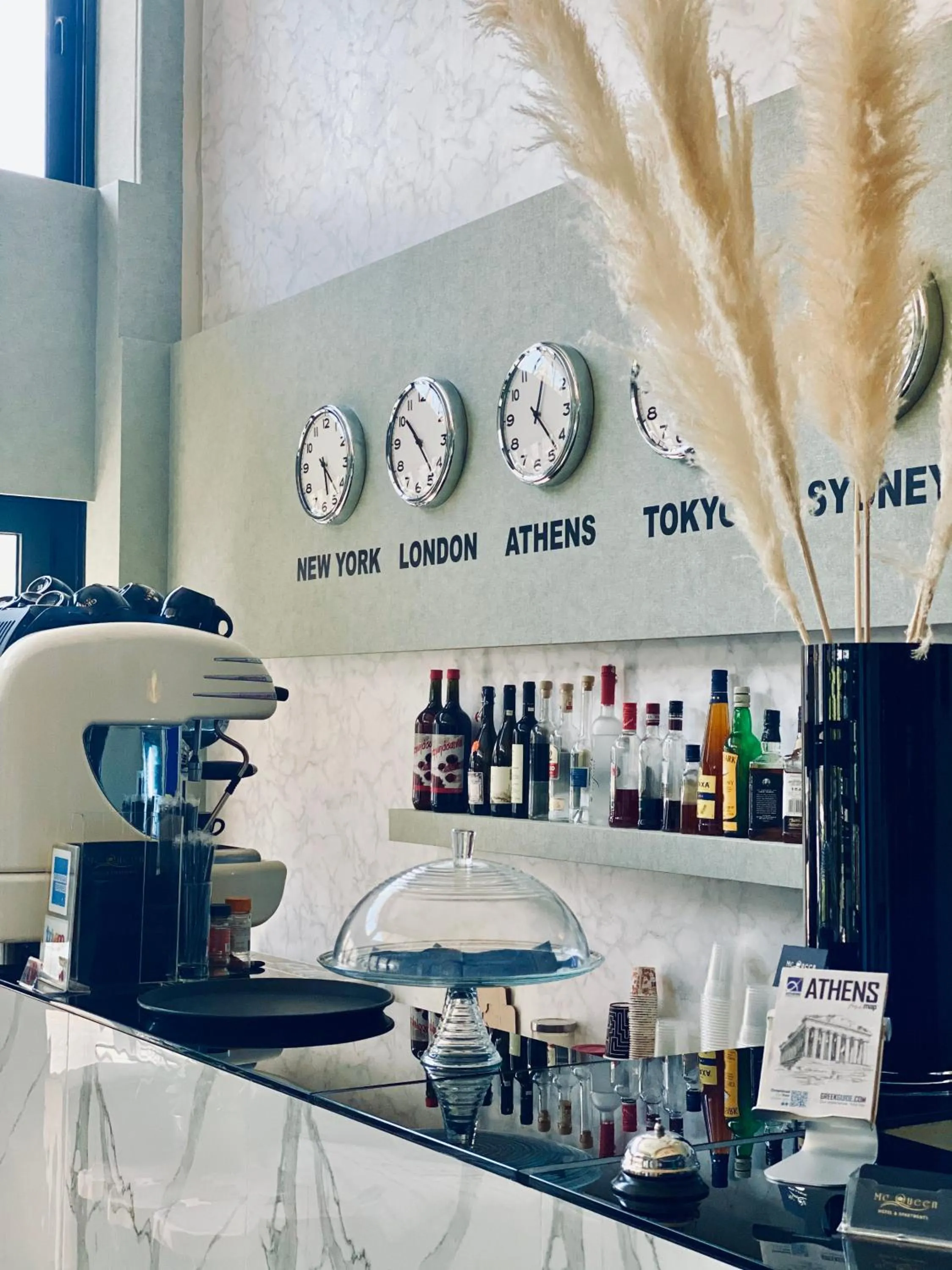 Lounge or bar in Mc Queen Rooms & Apartments