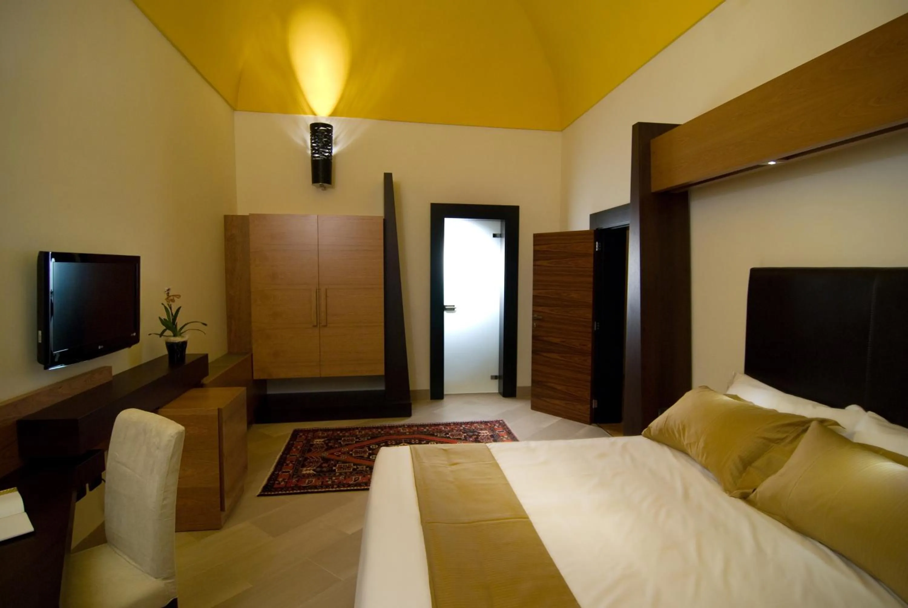 Photo of the whole room, Bed in Alvino Suite And Breakfast