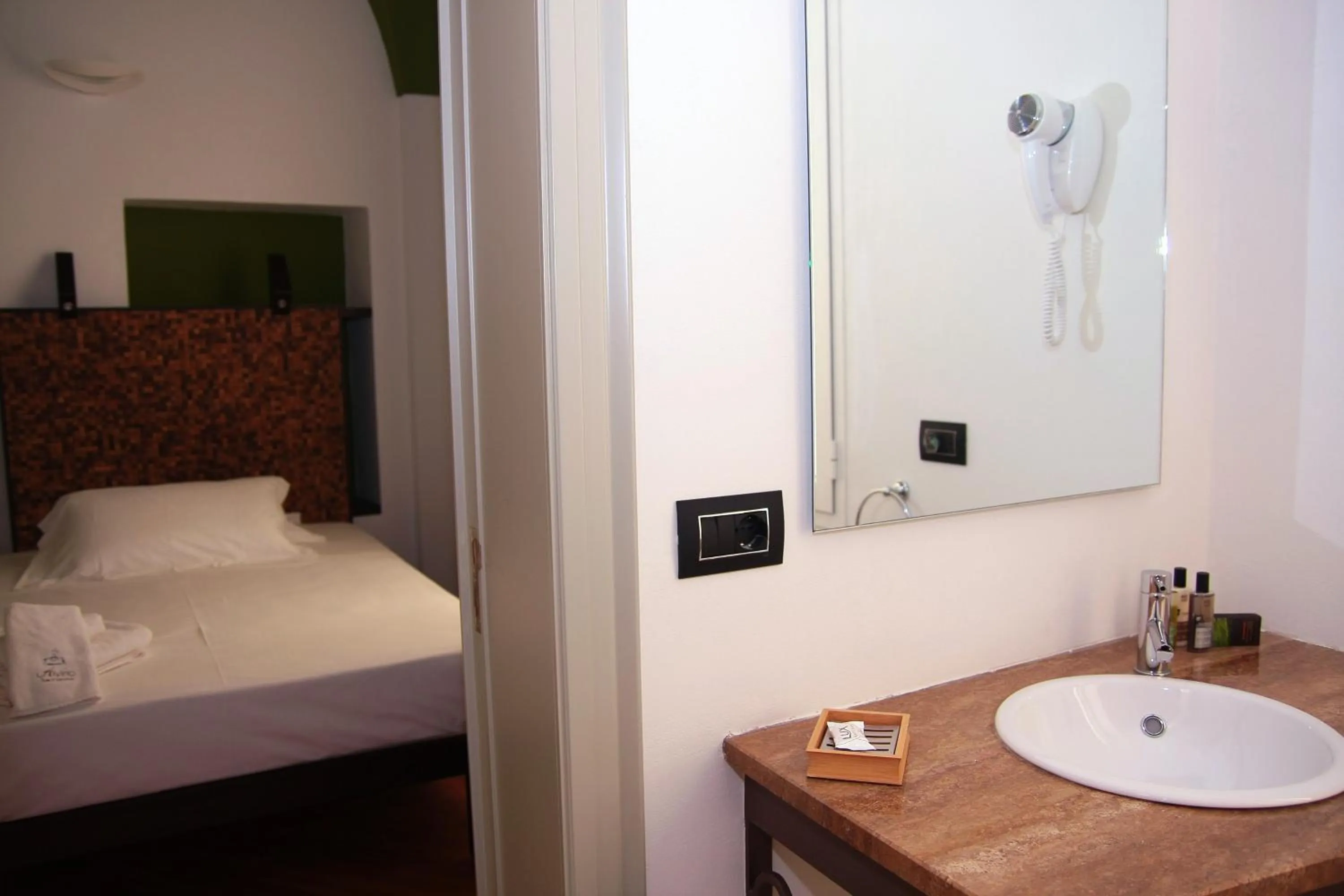 Photo of the whole room, Bed in Alvino Suite And Breakfast