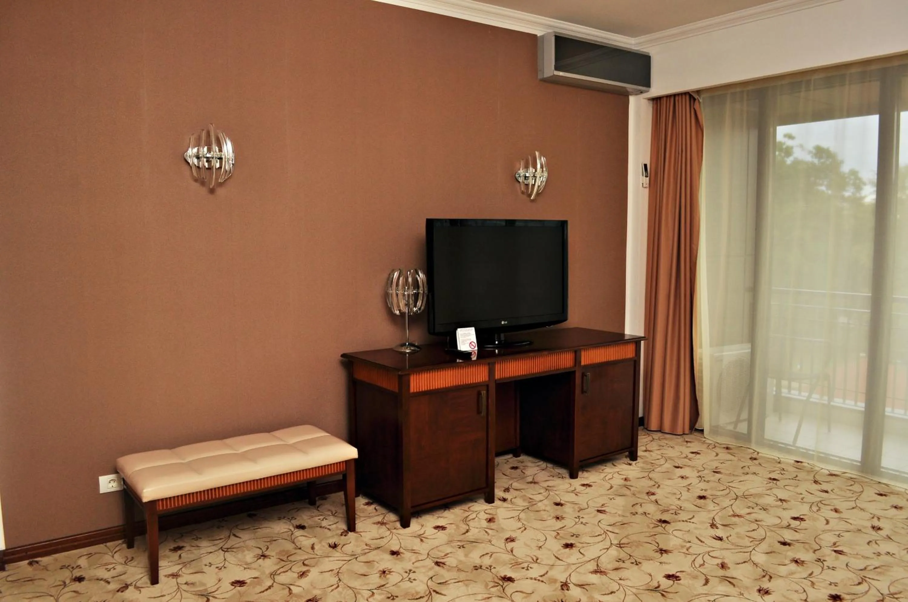 TV and multimedia in Hotel President