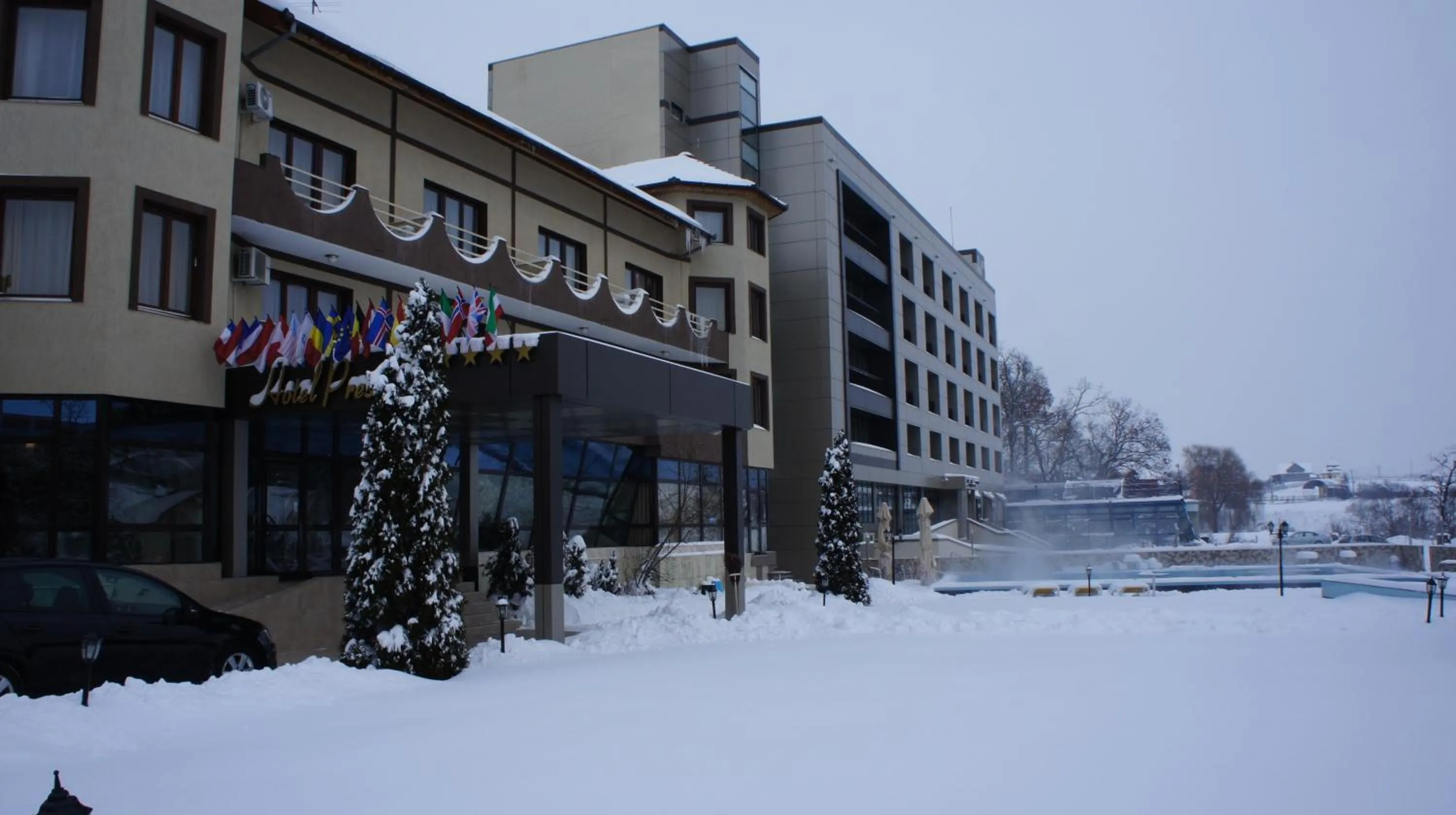 Facade/entrance in Hotel President