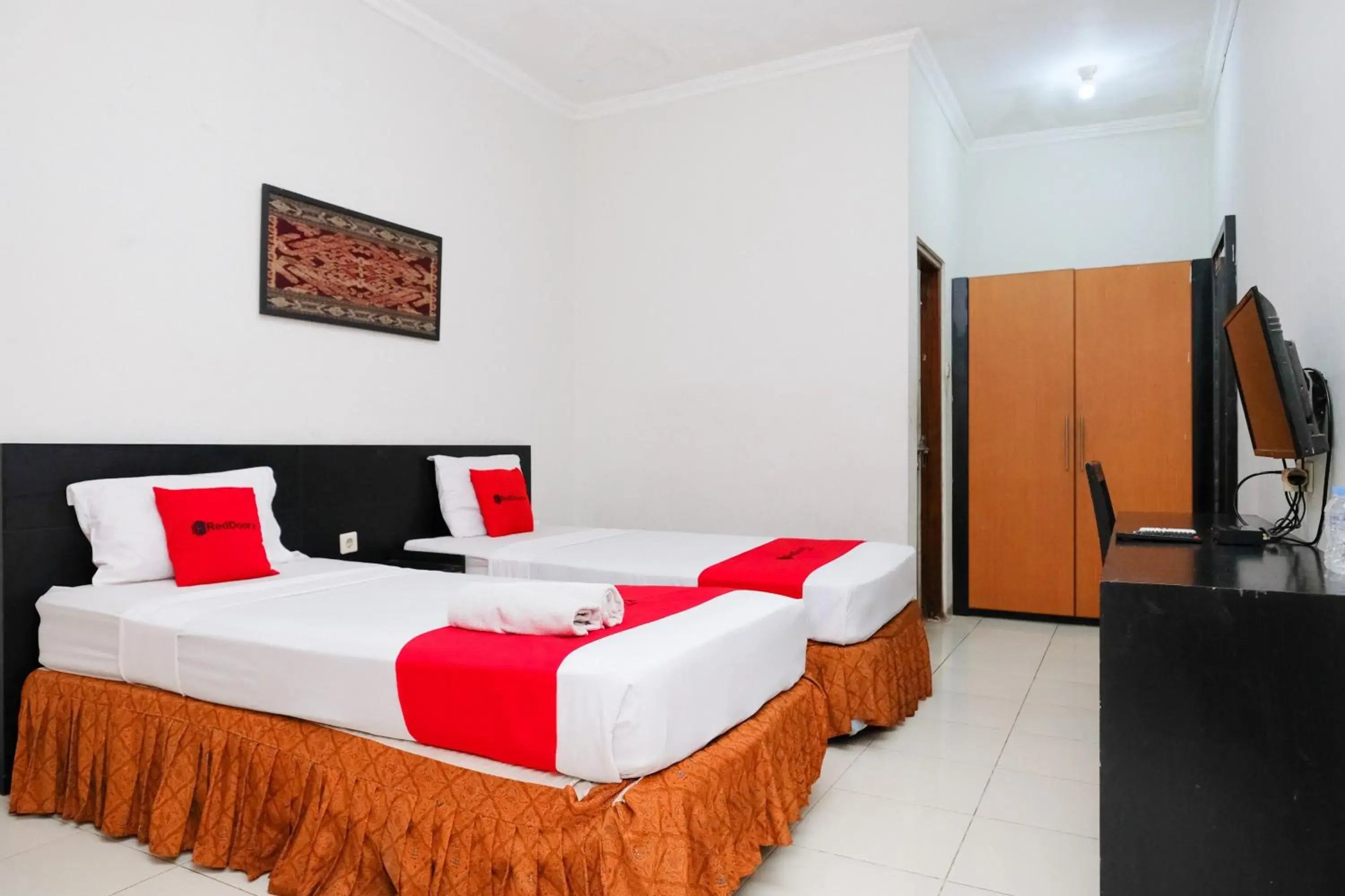 Twin Room in RedDoorz Plus @ Taman Siswa 2 Twin Room in RedDoorz Plus @ Taman Siswa 2