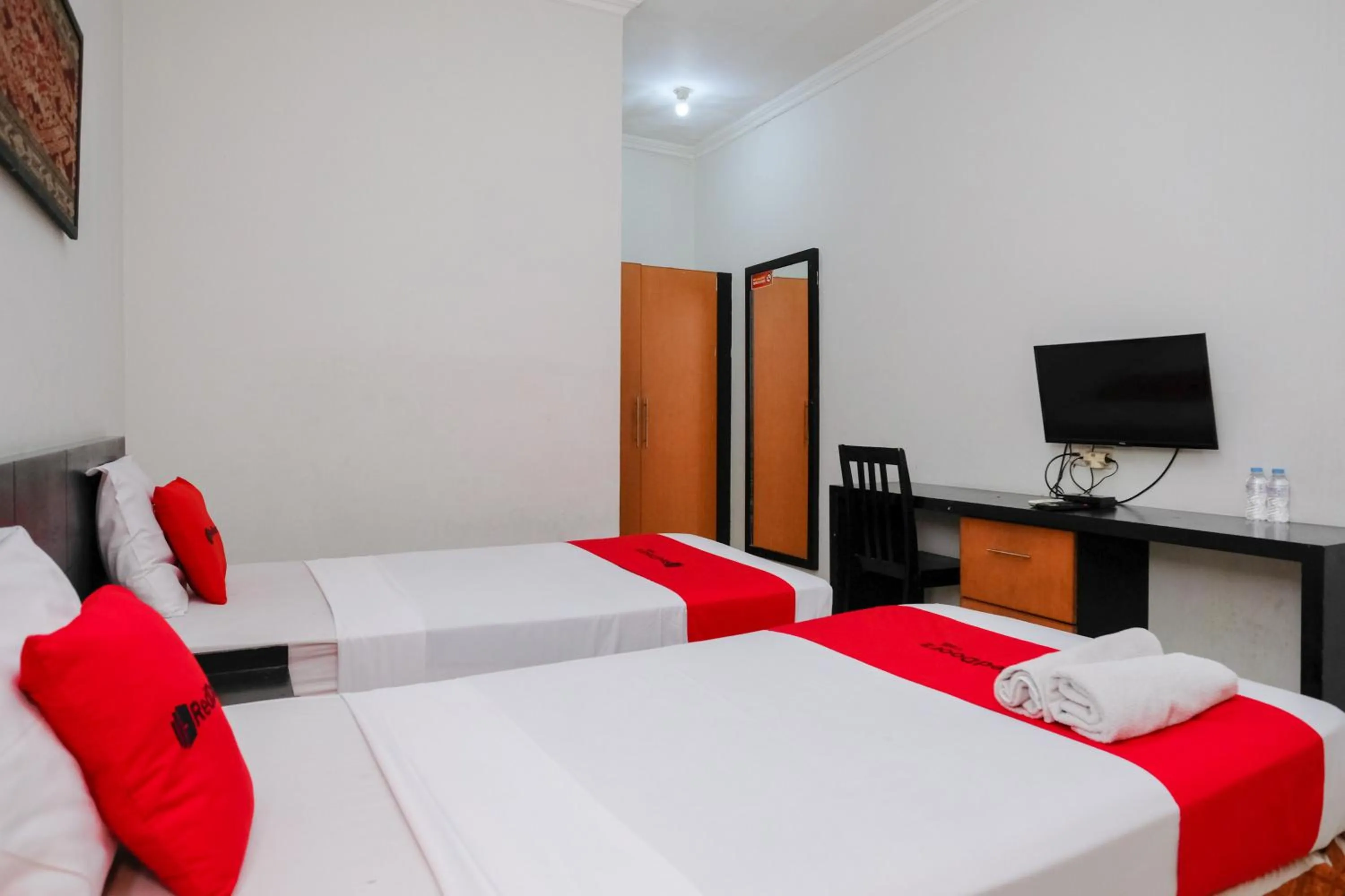 Bedroom, Bed in RedDoorz Plus @ Taman Siswa 2
