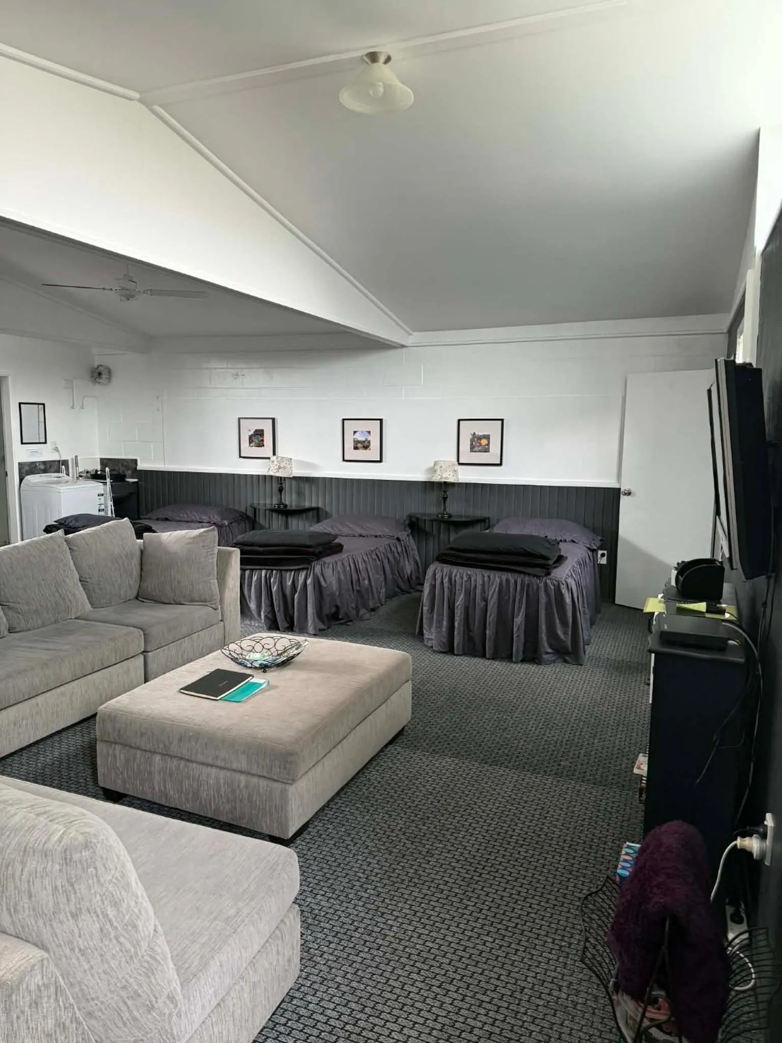 Property building in Poplar Creek