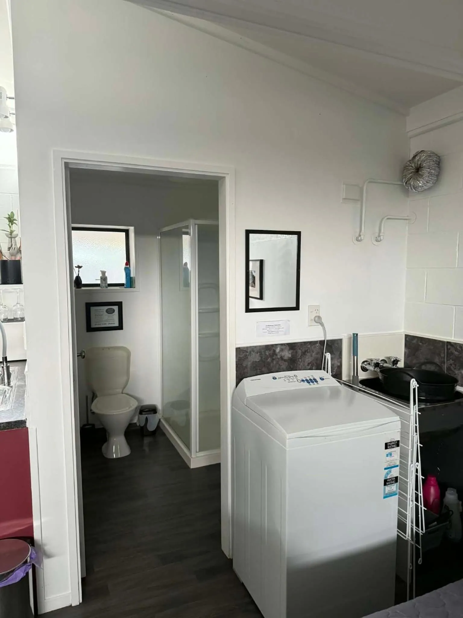 Property building, Bed in Poplar Creek