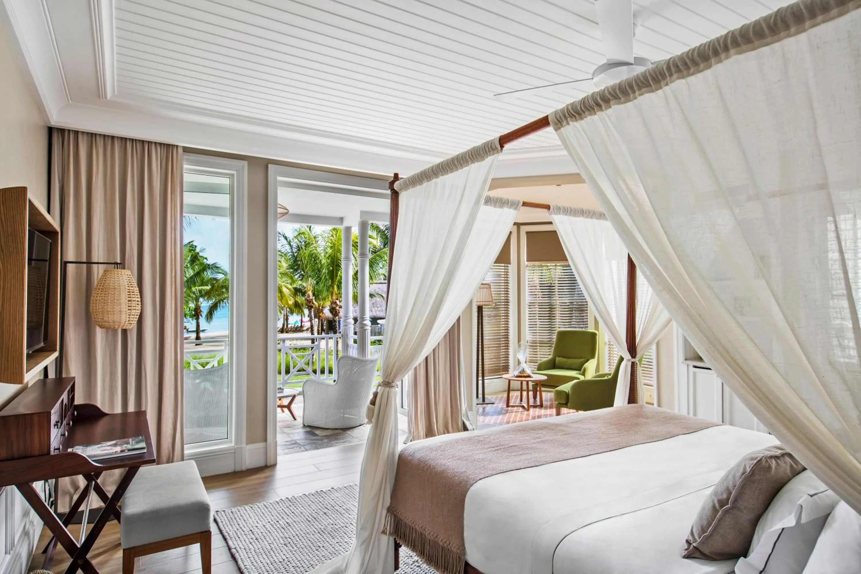 Balcony/Terrace, Bed in Heritage Le Telfair Golf & Wellness Resort