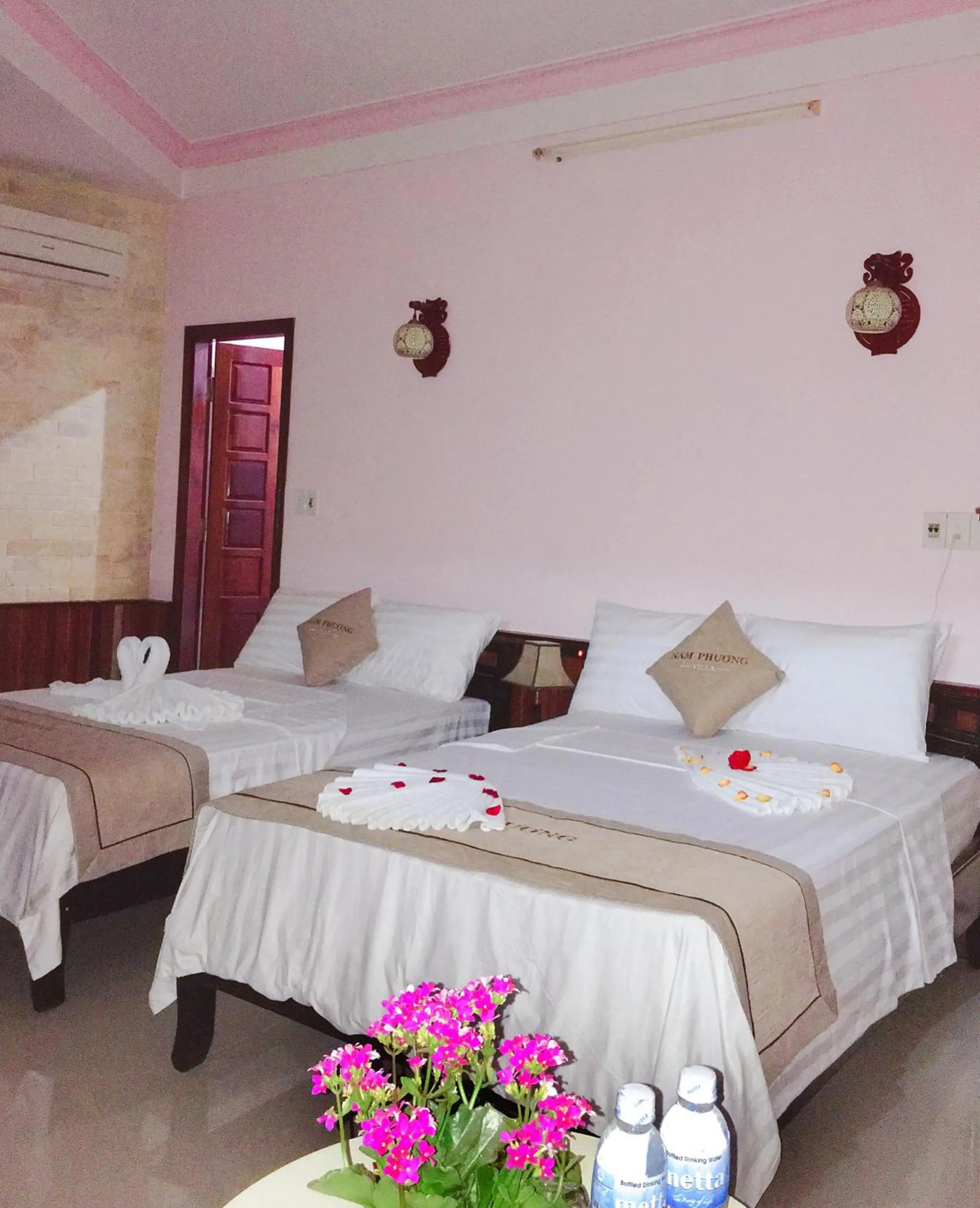 Bed in Nam Phương Riverside Villa