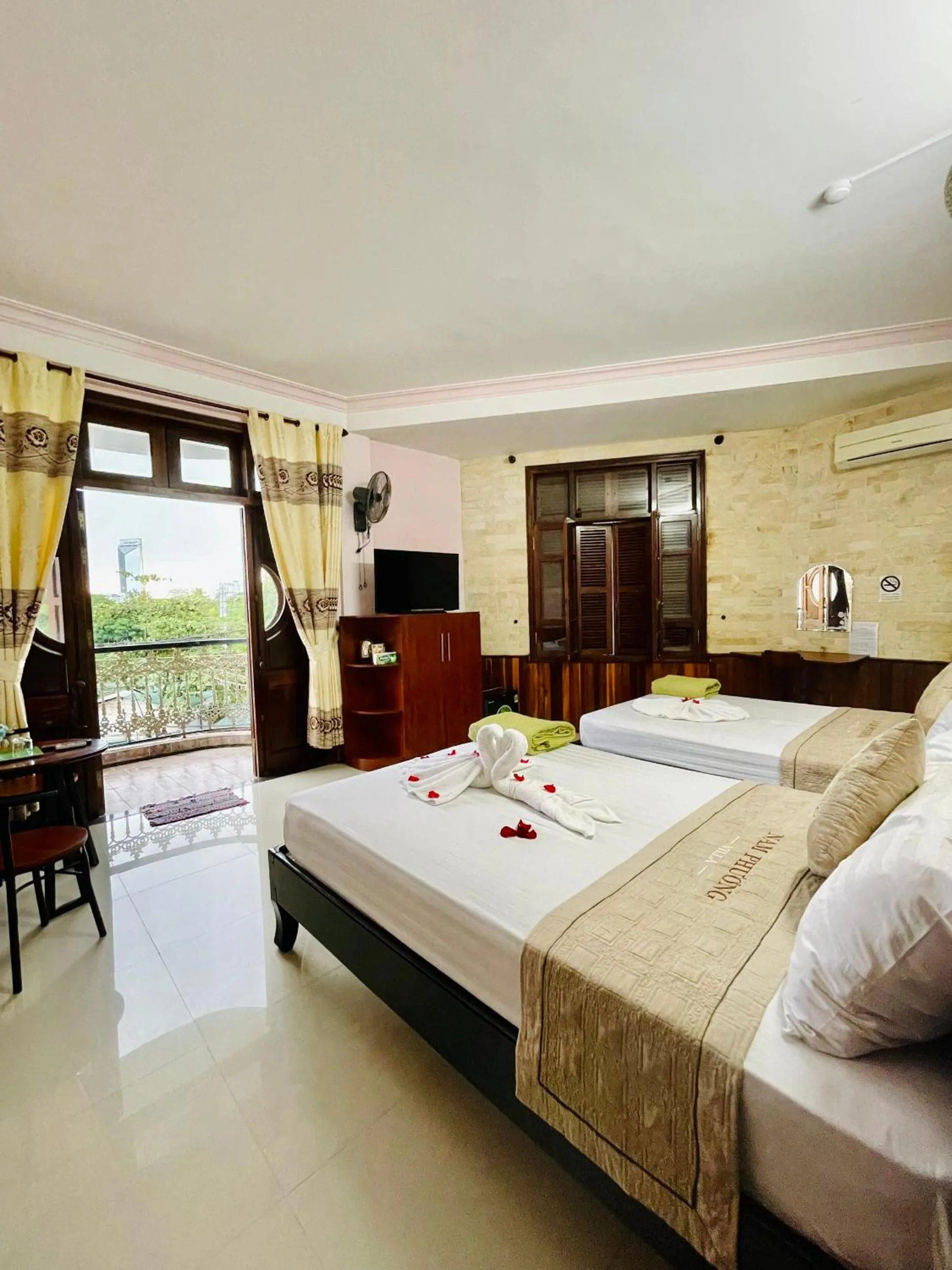 Bed in Nam Phương Riverside Villa