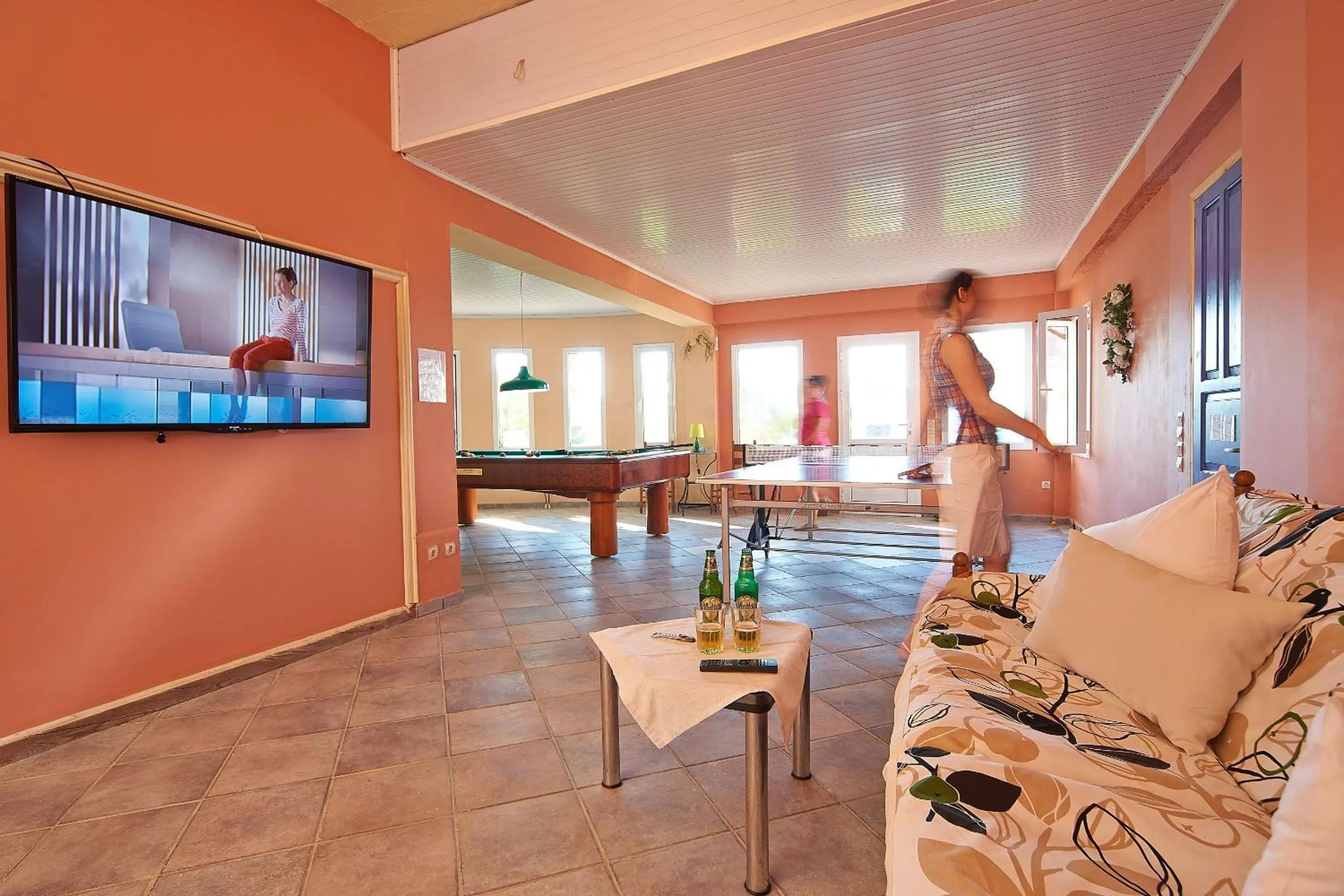 Communal lounge/ TV room in Villas Cavo Marathia