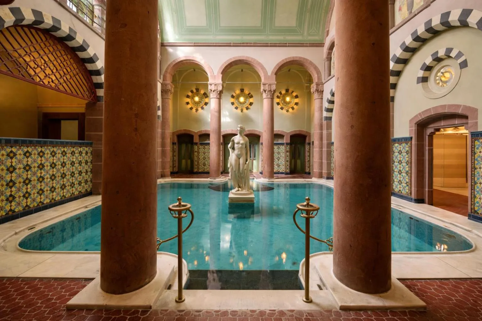 Swimming pool in Mokni's Palais Hotel & SPA