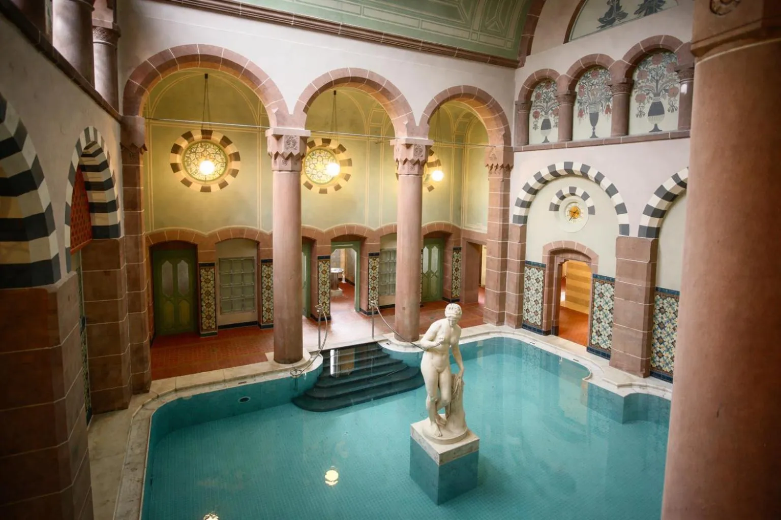 Swimming pool in Mokni's Palais Hotel & SPA