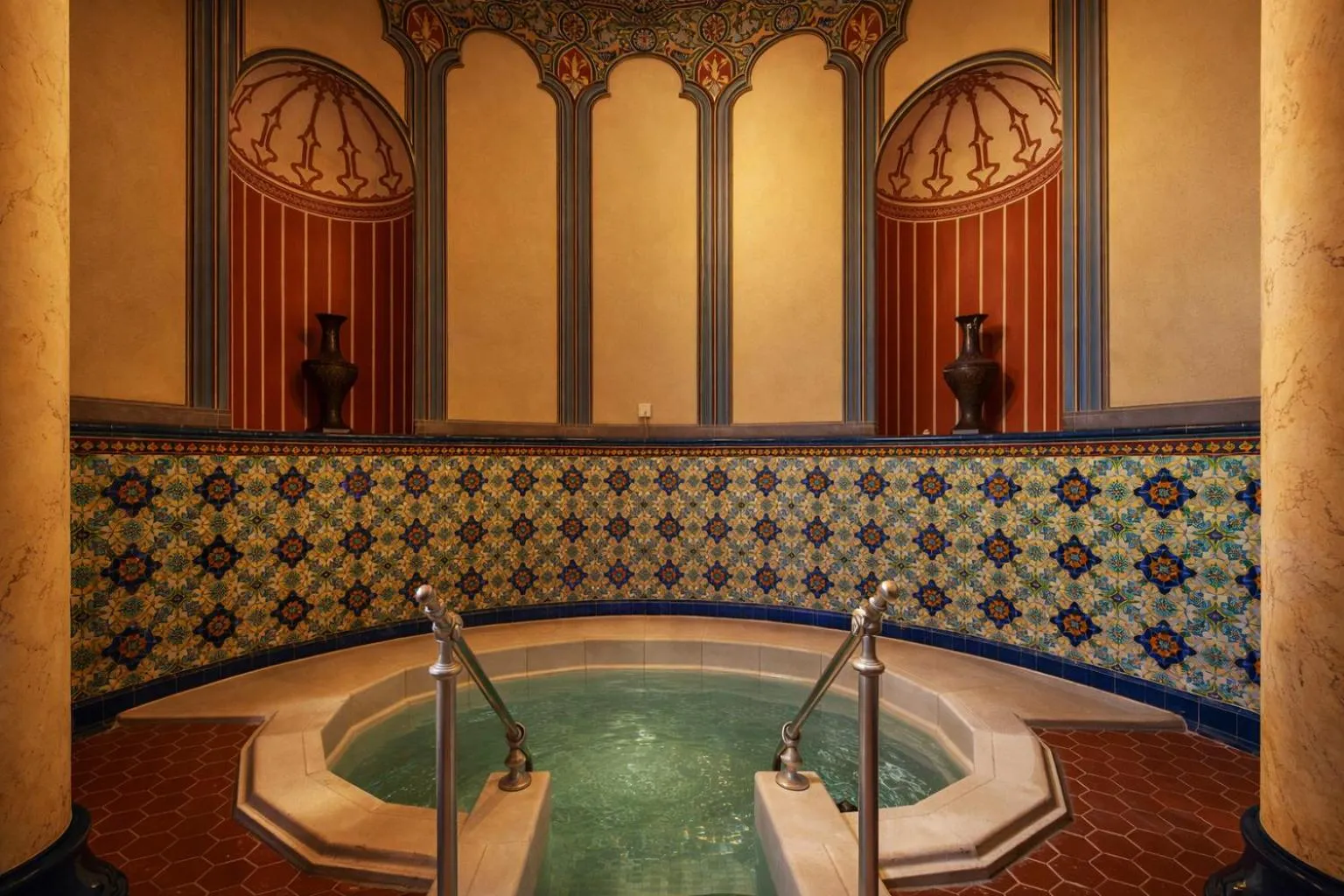 Hot Tub in Mokni's Palais Hotel & SPA