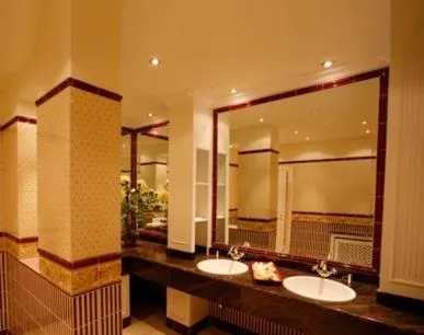 Bathroom in Mokni's Palais Hotel & SPA
