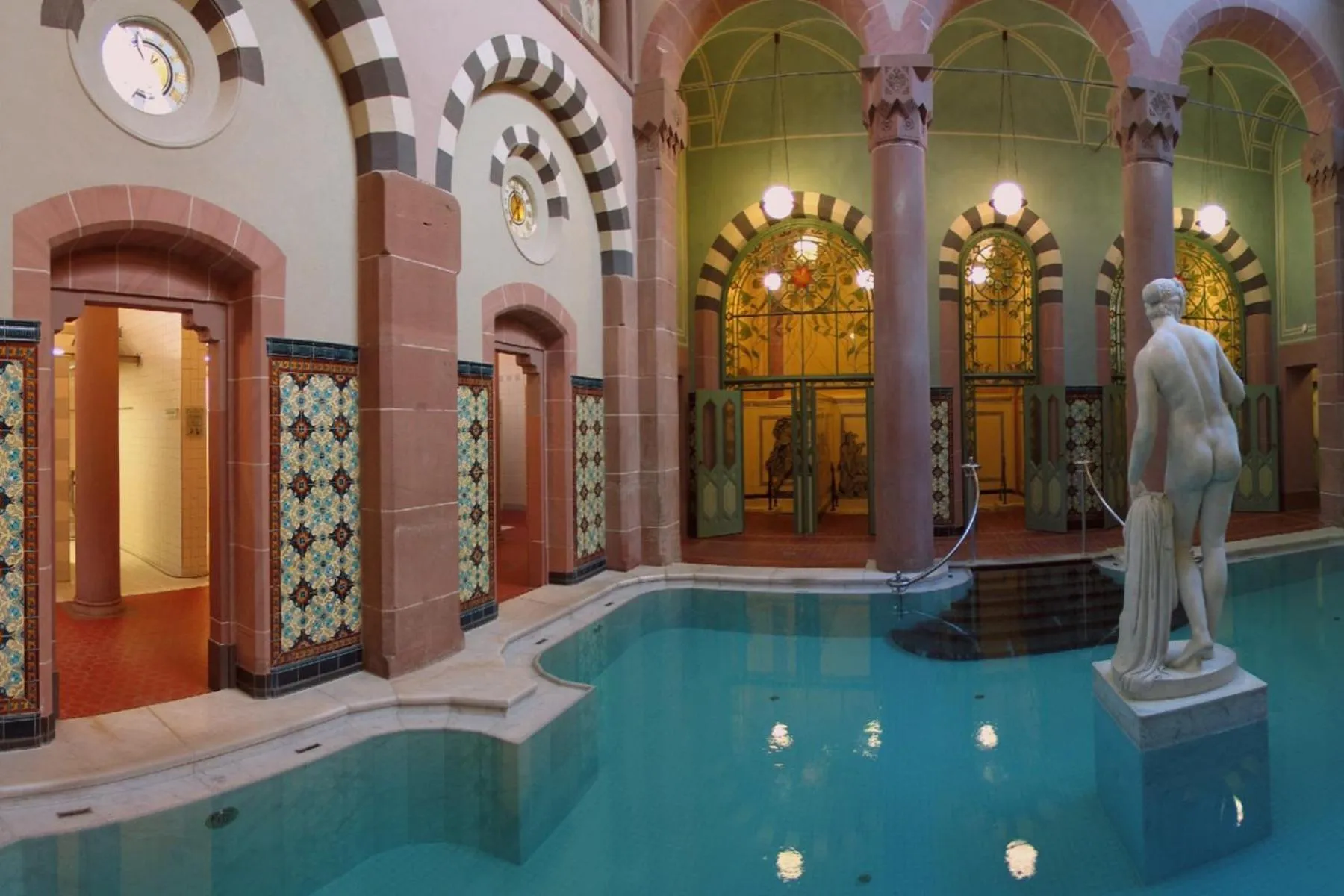 Swimming pool in Mokni's Palais Hotel & SPA
