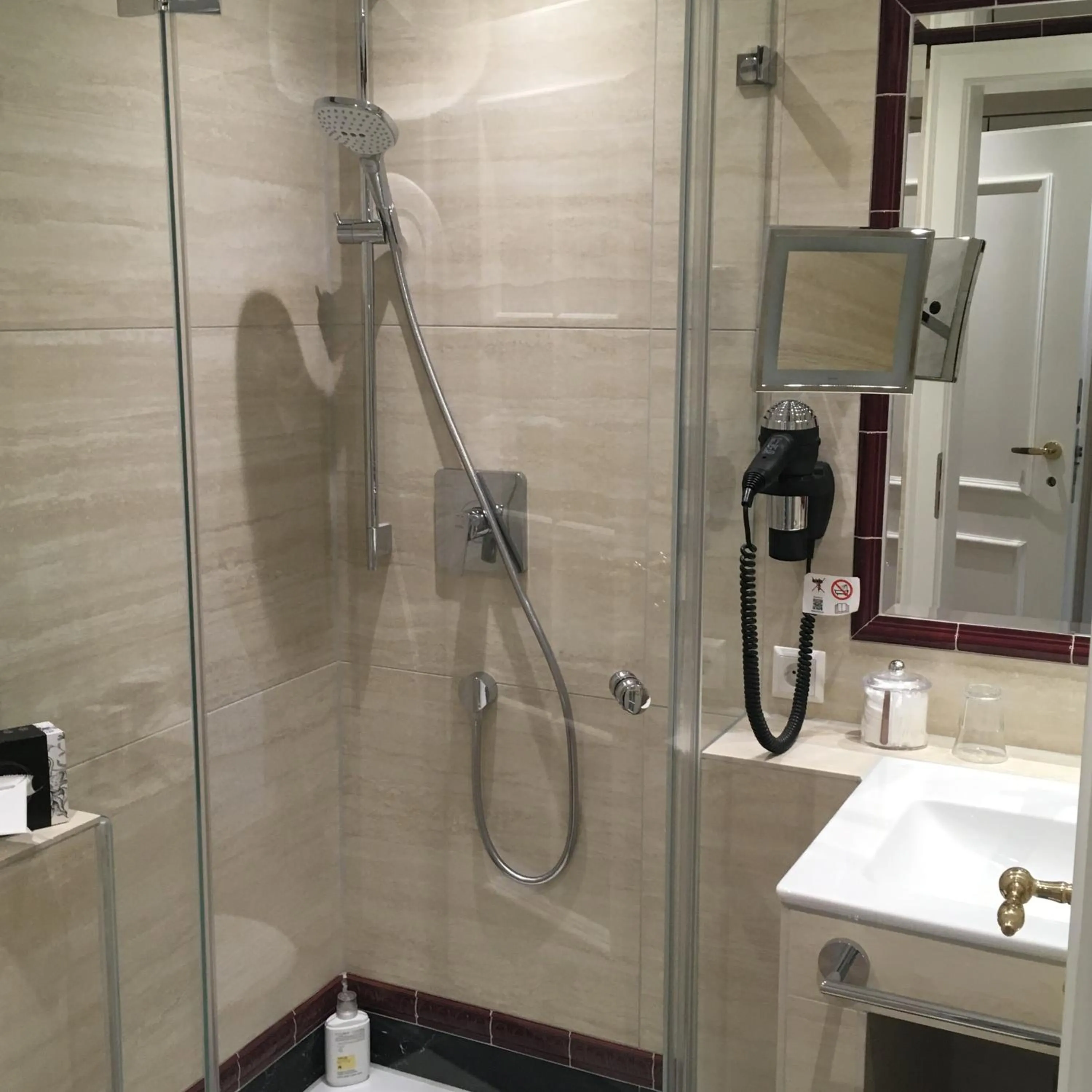 Shower in Mokni's Palais Hotel & SPA