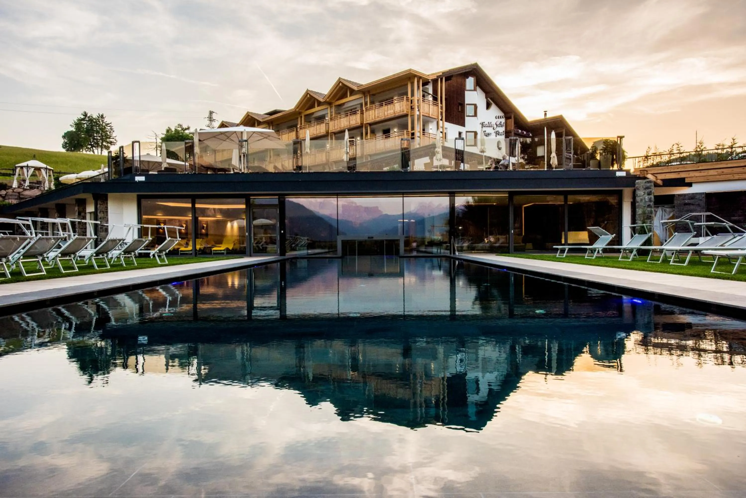 Property building in Hotel Pinei