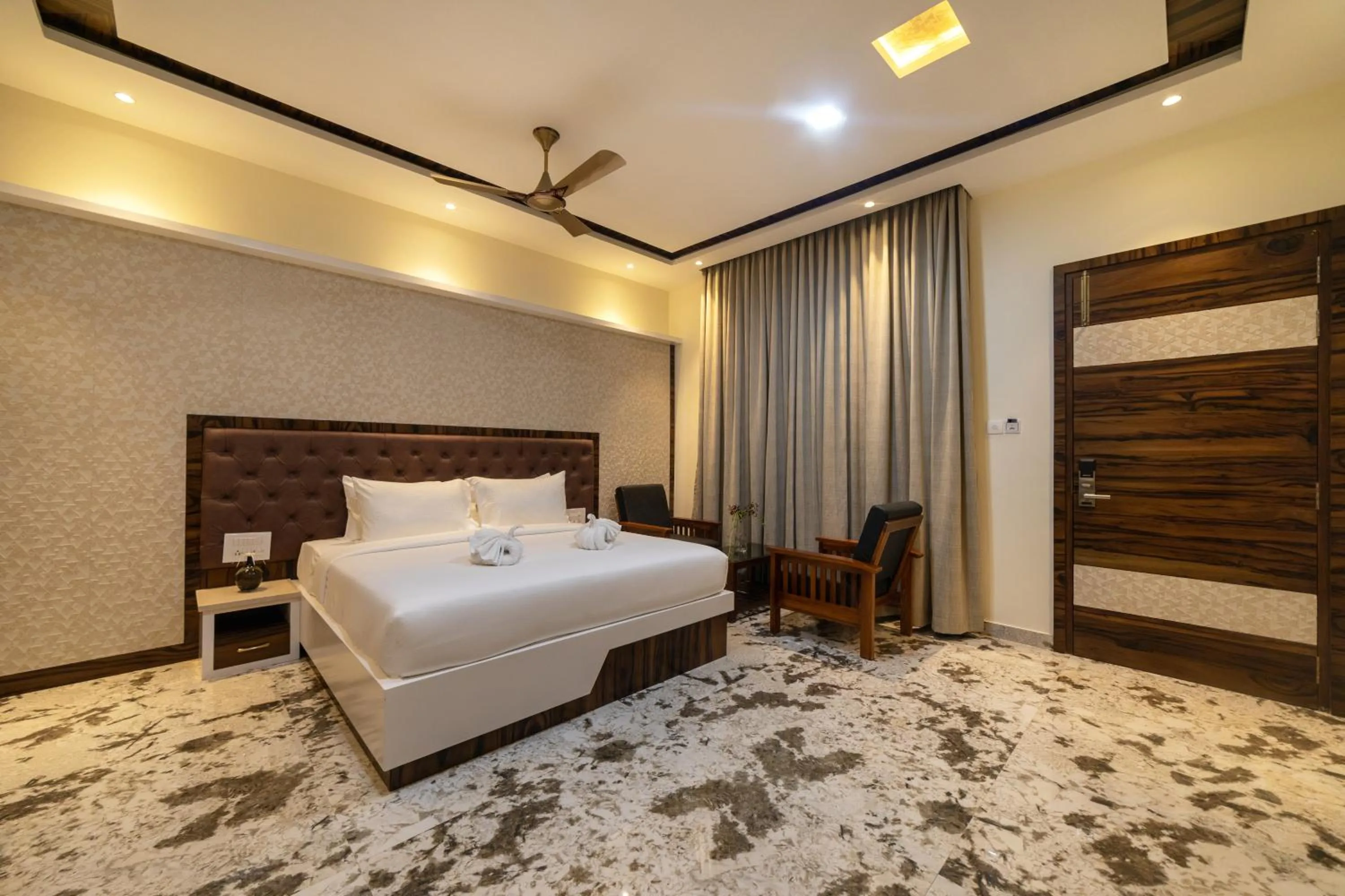 Photo of the whole room, Bed in SR Jungle Resort