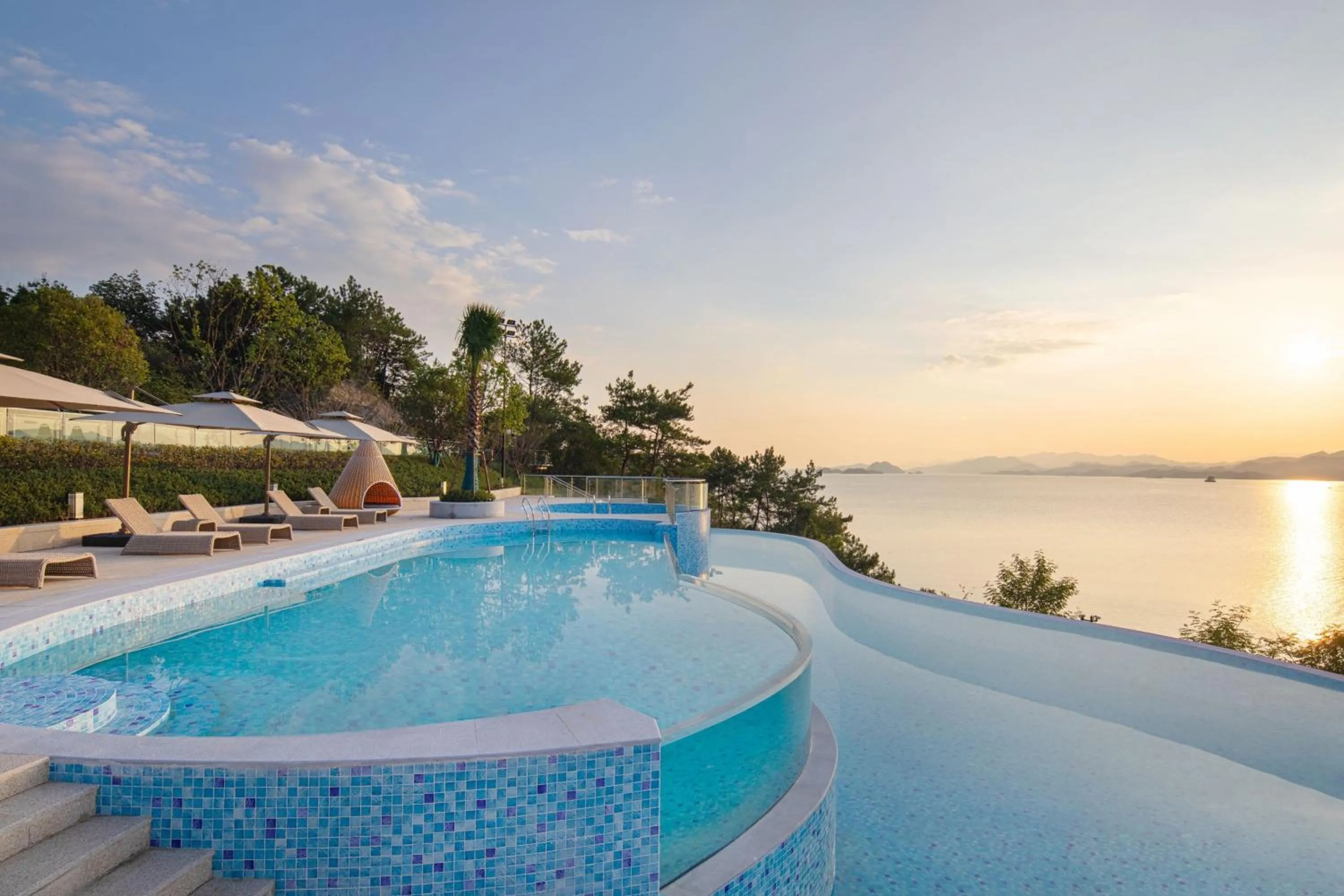 Swimming pool in Fairfield by Marriott Hangzhou Qiandao Lake