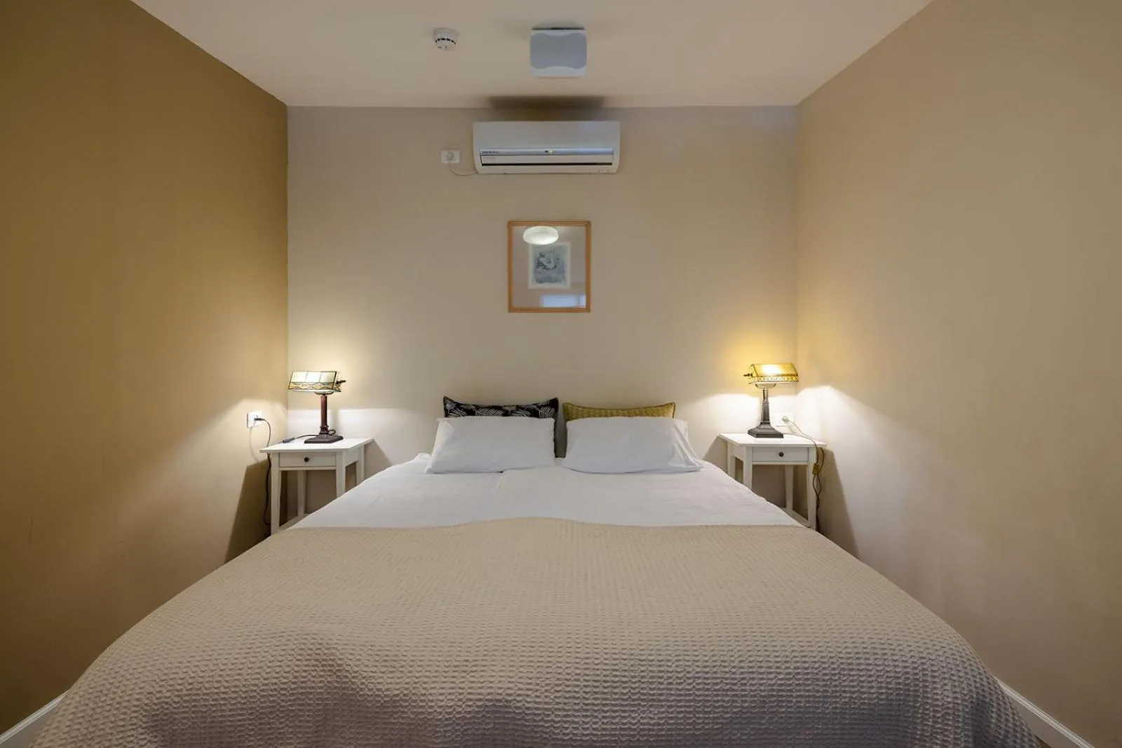 Bed in IBEX unique Desert Inn