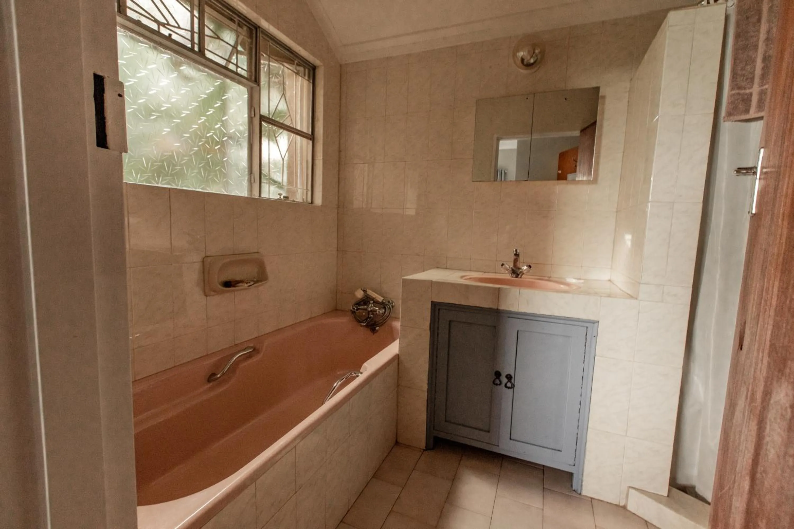 Bathroom in Selati 103 Guest Cottages