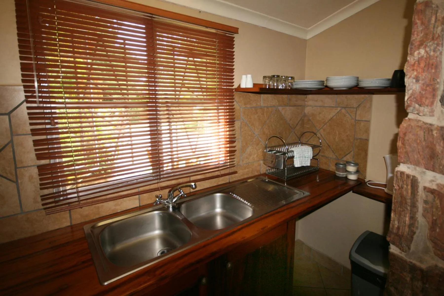 Kitchen or kitchenette in Selati 103 Guest Cottages