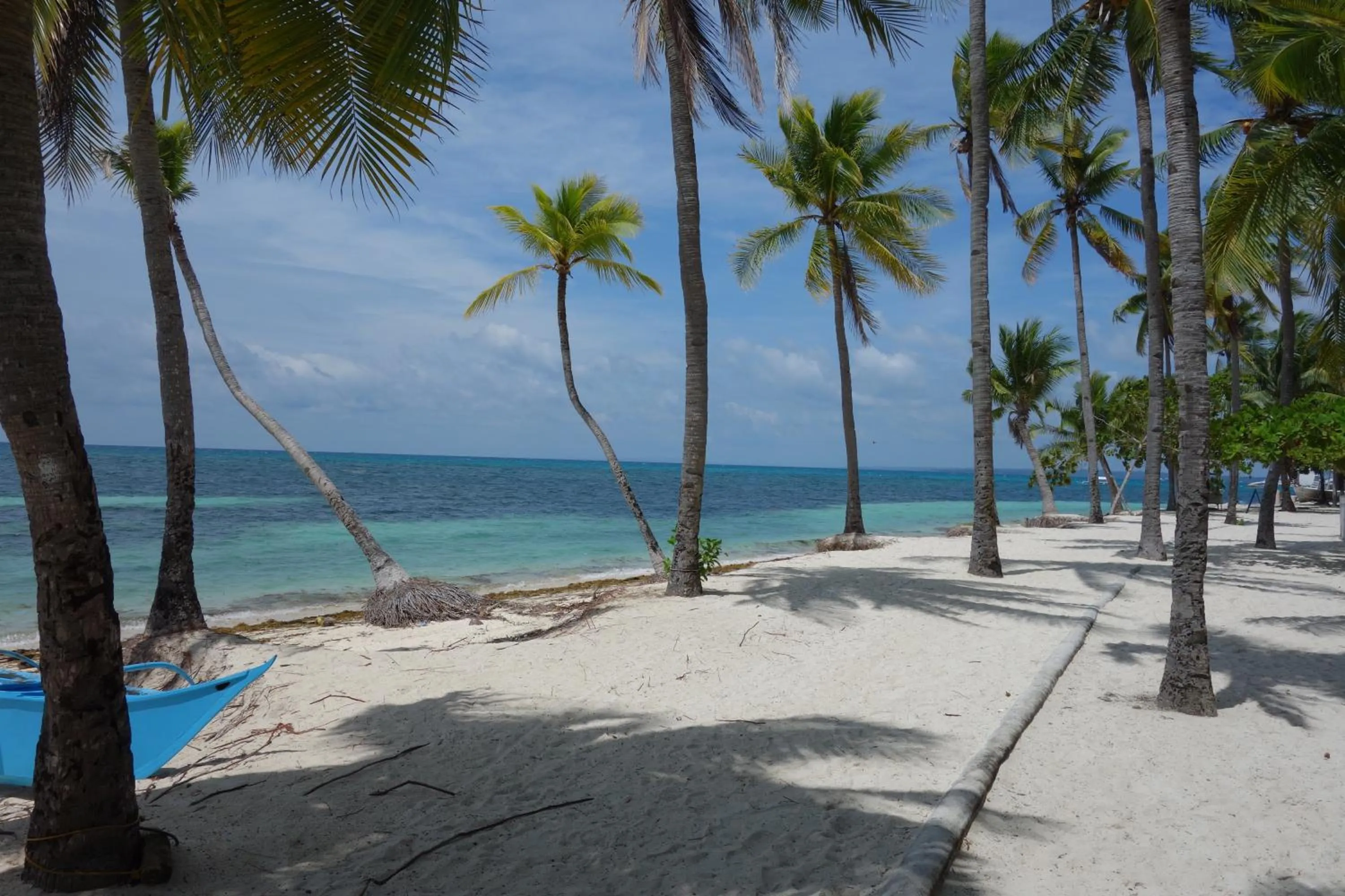 Beach in SLAM'S Garden Dive Resort