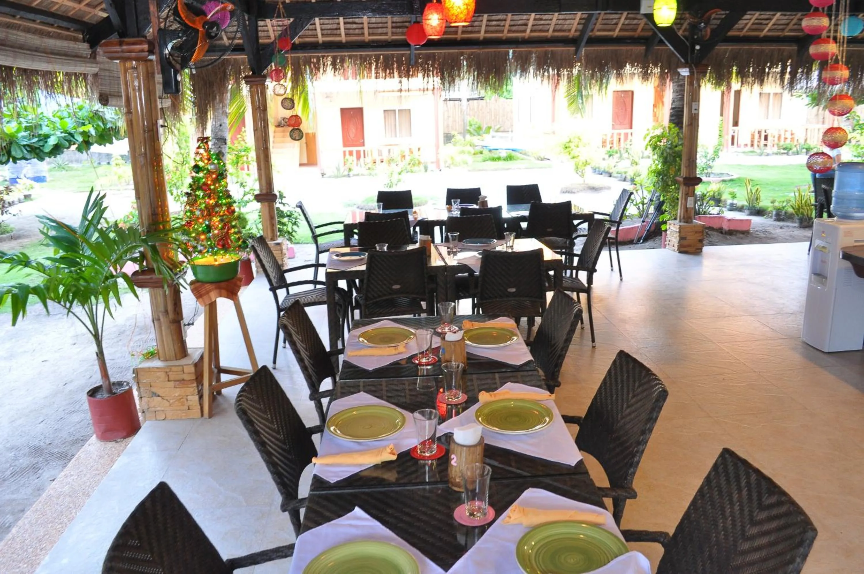 Restaurant/places to eat in SLAM'S Garden Dive Resort