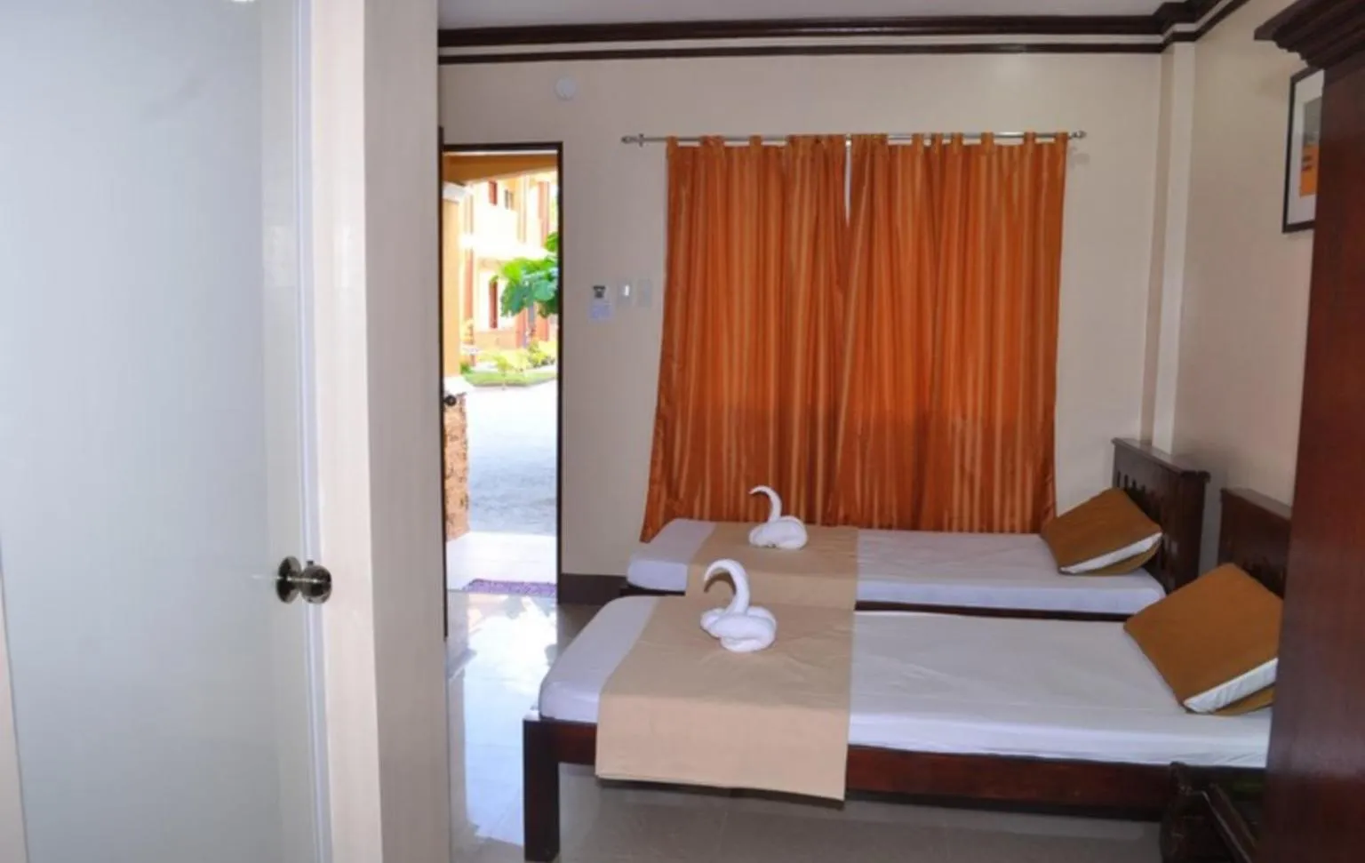 Bed in SLAM'S Garden Dive Resort