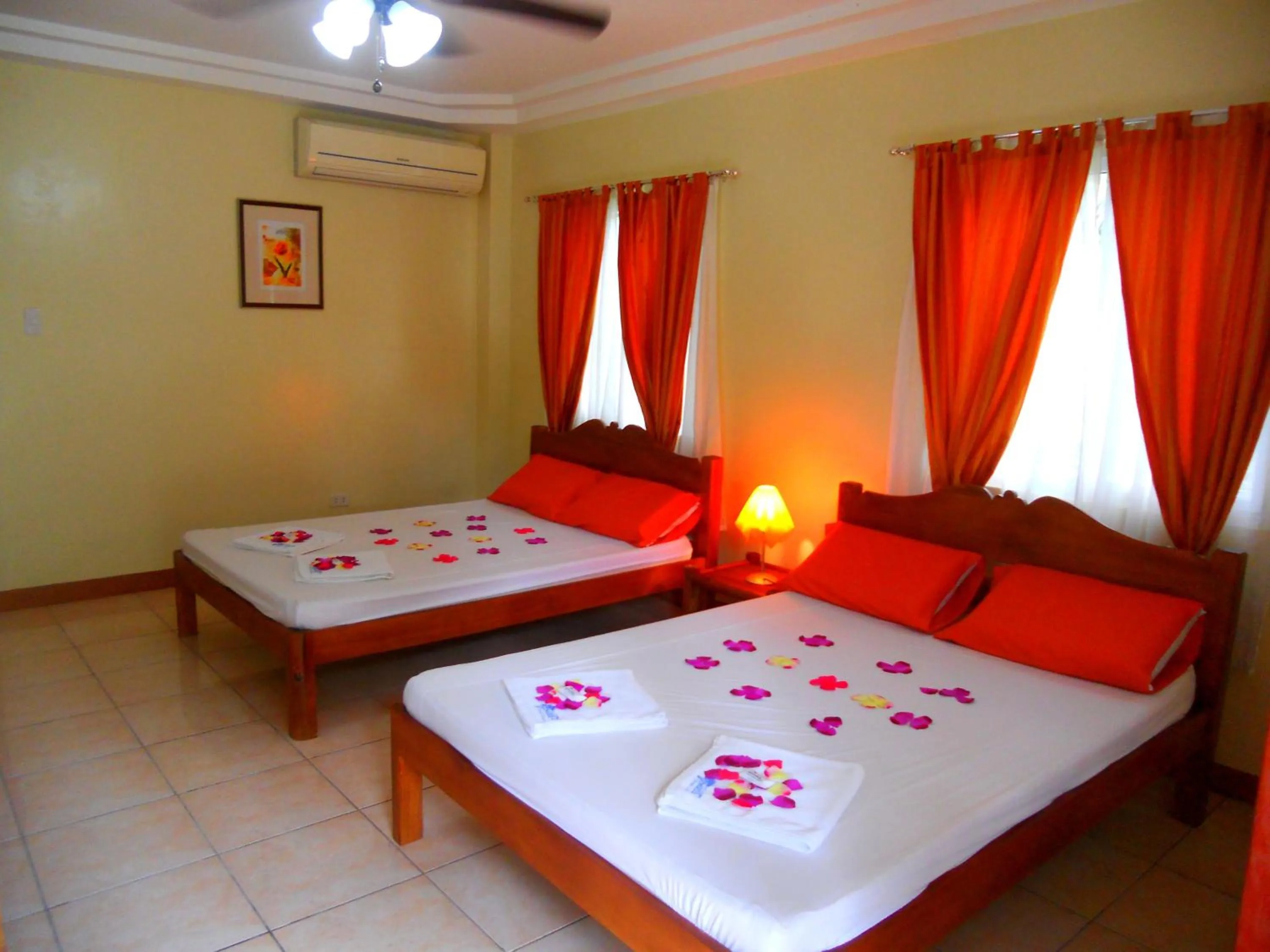 Bed in SLAM'S Garden Dive Resort