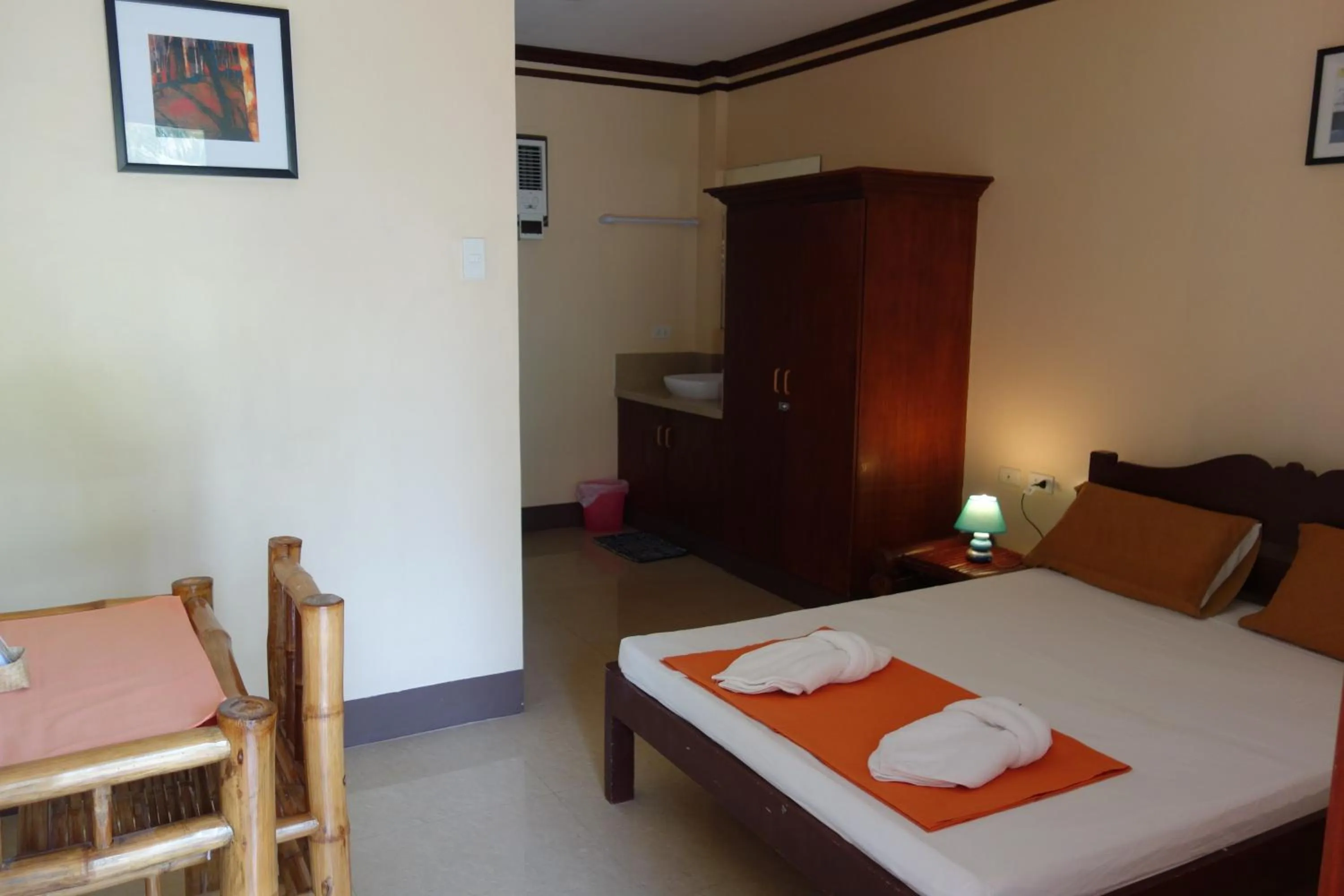 Photo of the whole room, Bed in SLAM'S Garden Dive Resort