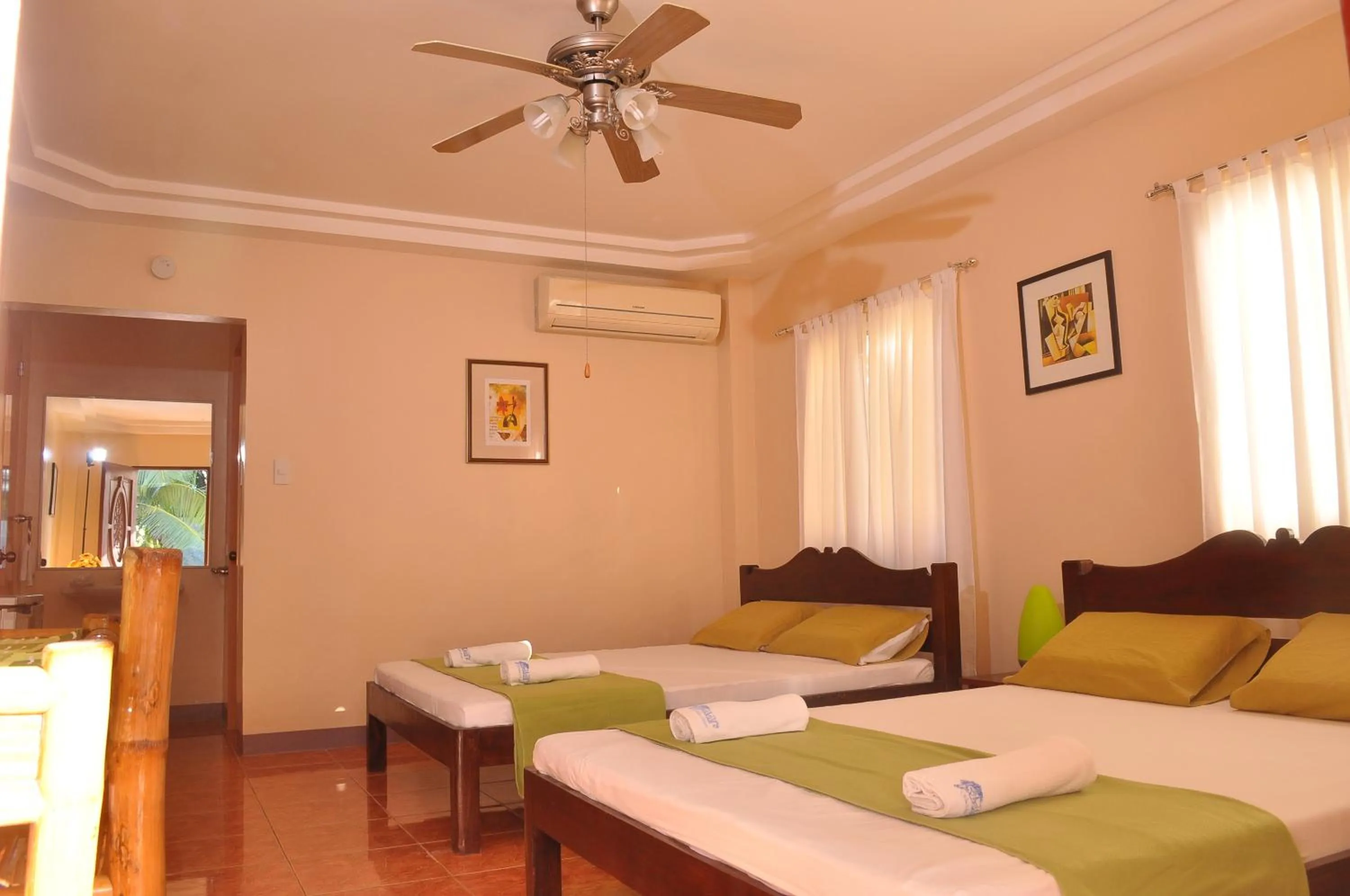 Photo of the whole room, Bed in SLAM'S Garden Dive Resort