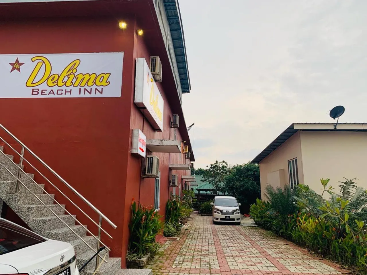 Facade/entrance in D'Lima Beach Inn