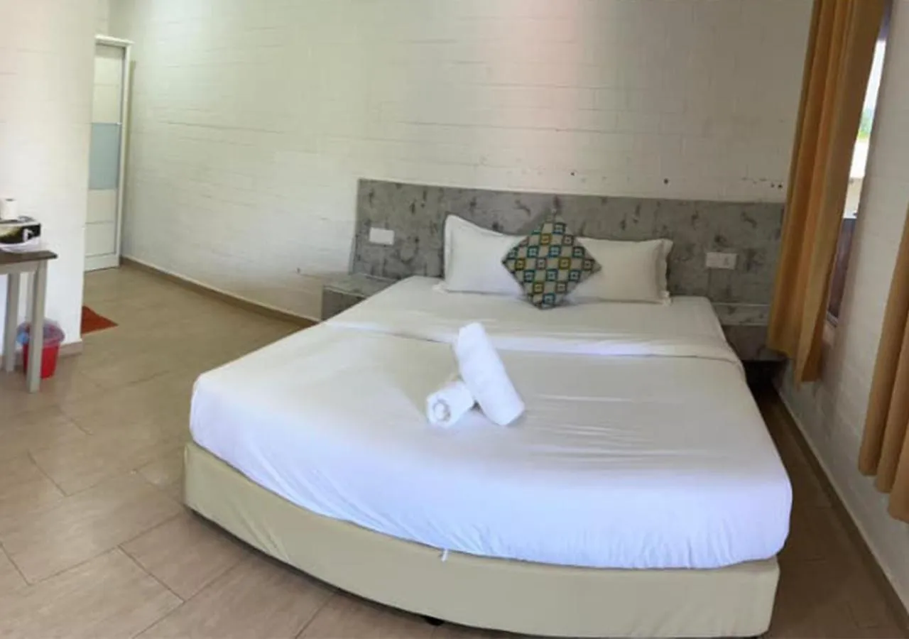 Bedroom, Bed in D'Lima Beach Inn