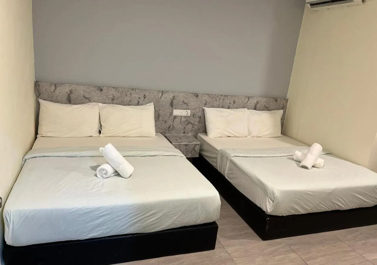 Bed in D'Lima Beach Inn