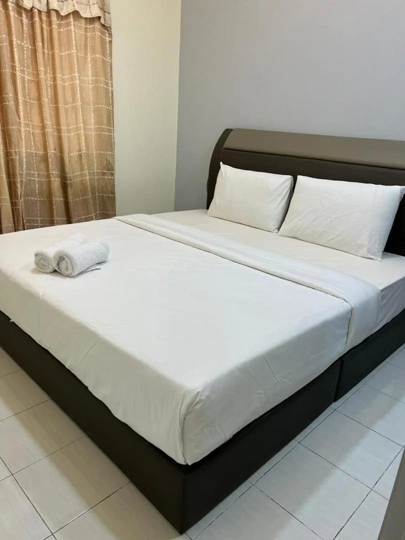 Bed in D'Lima Beach Inn