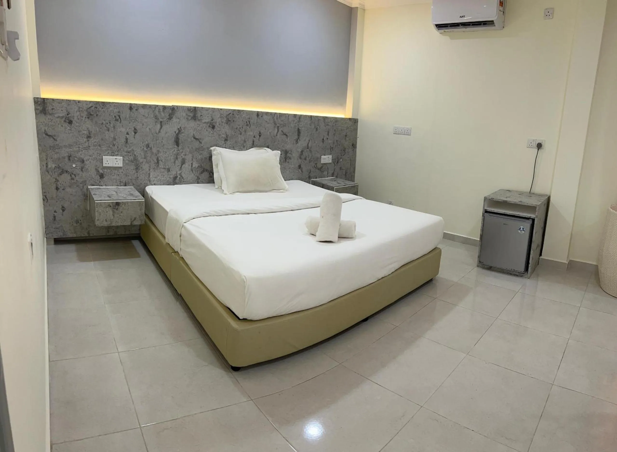 Photo of the whole room, Bed in D'Lima Beach Inn