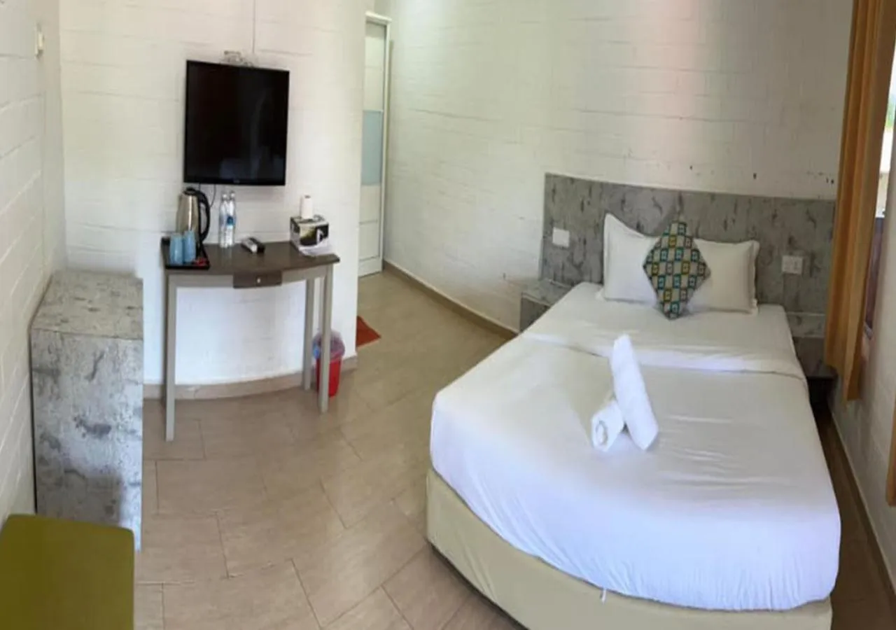 Photo of the whole room, Bed in D'Lima Beach Inn