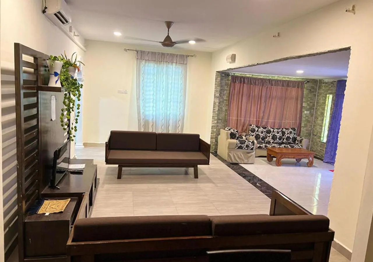 TV and multimedia in D'Lima Beach Inn