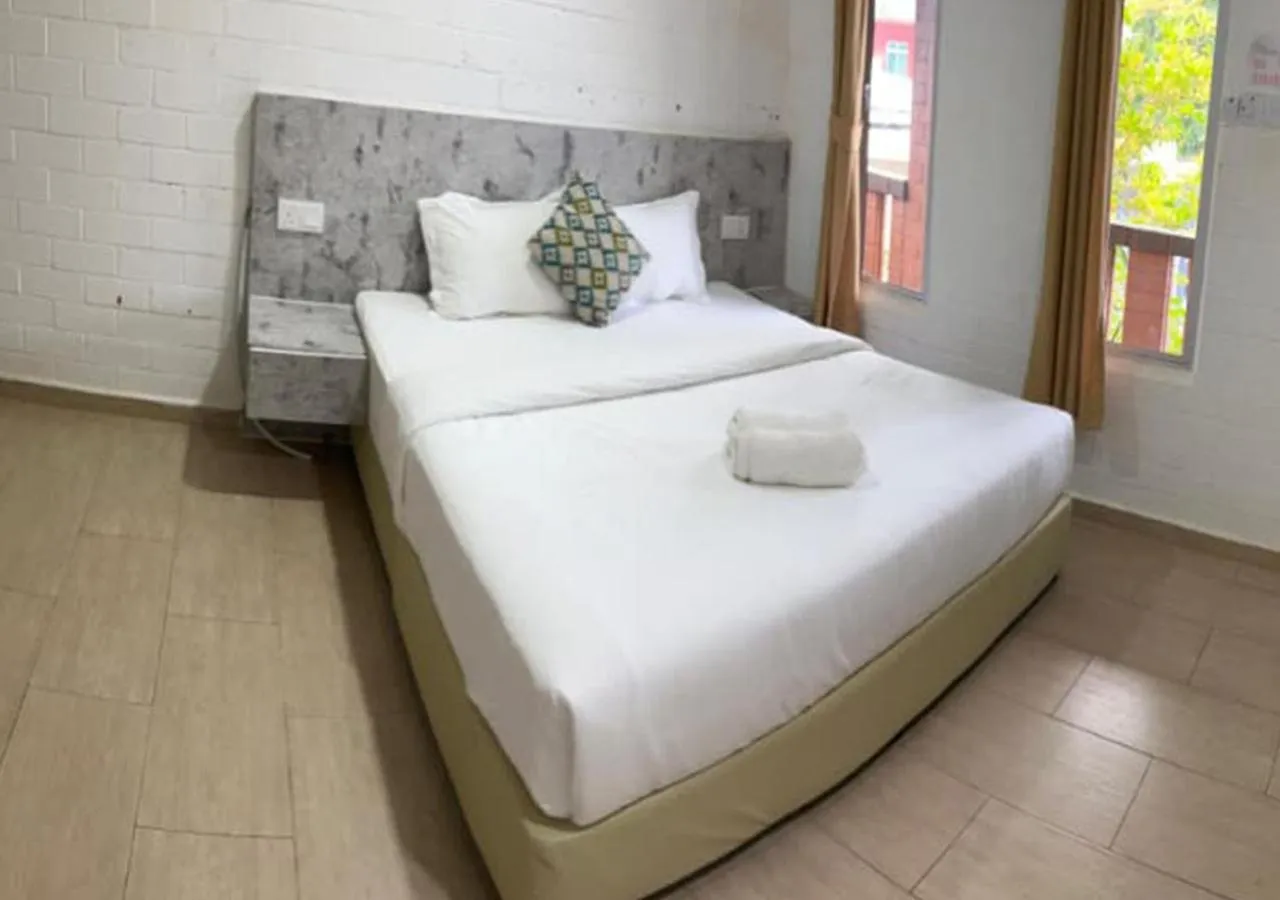 Bed in D'Lima Beach Inn