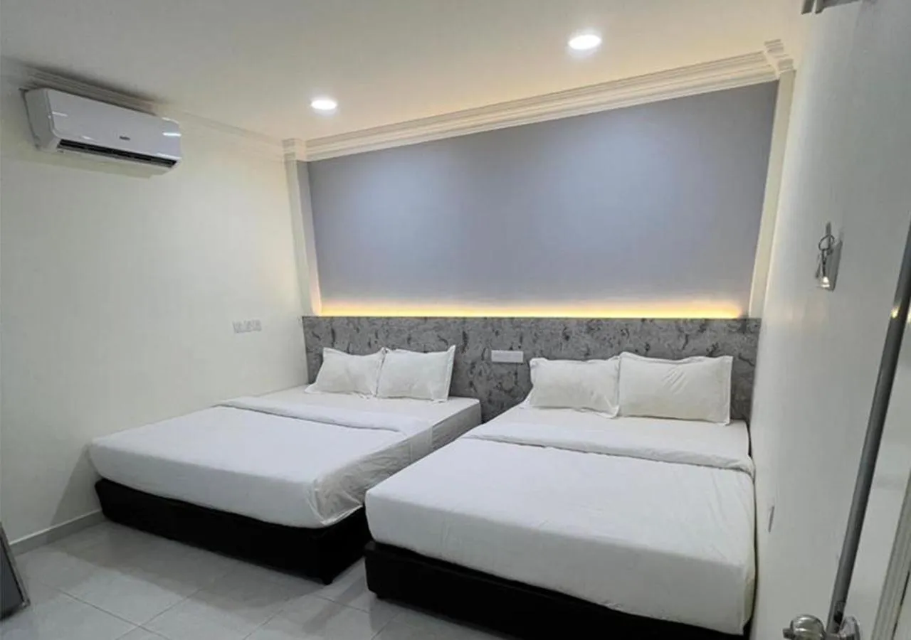 Bed in D'Lima Beach Inn