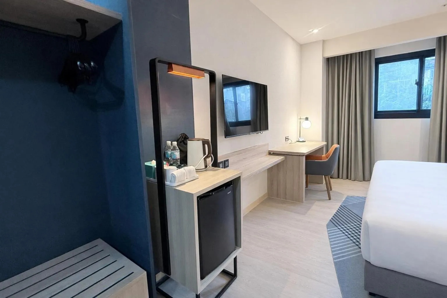 Bed in Holiday Inn Express Taipei Train Station by IHG