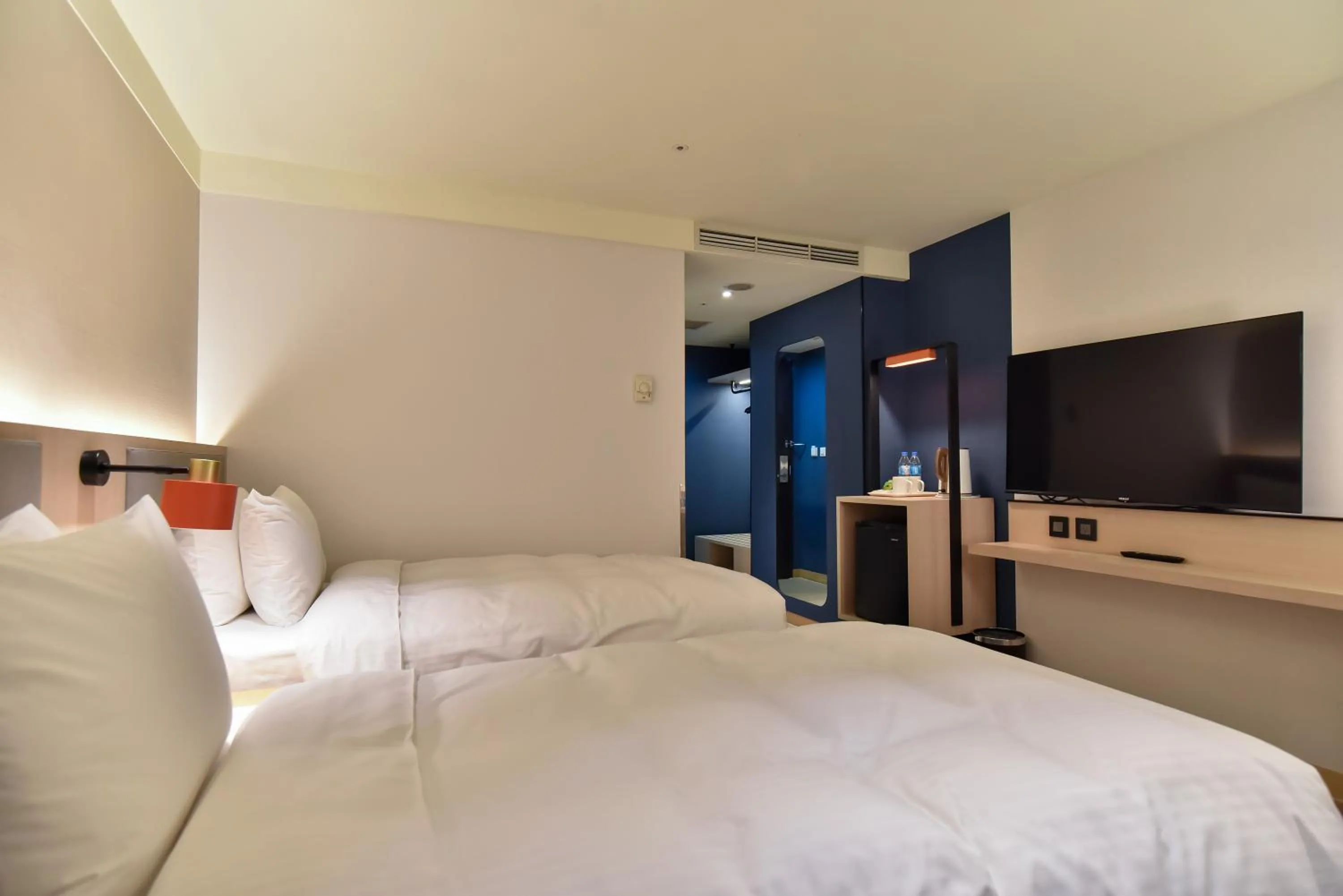 Bed in Holiday Inn Express Taipei Train Station by IHG