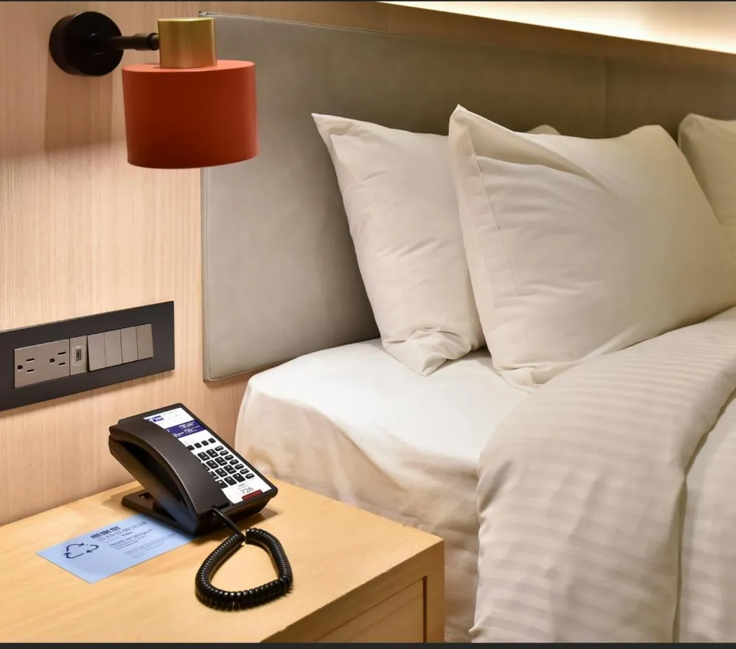 Bed in Holiday Inn Express Taipei Train Station by IHG