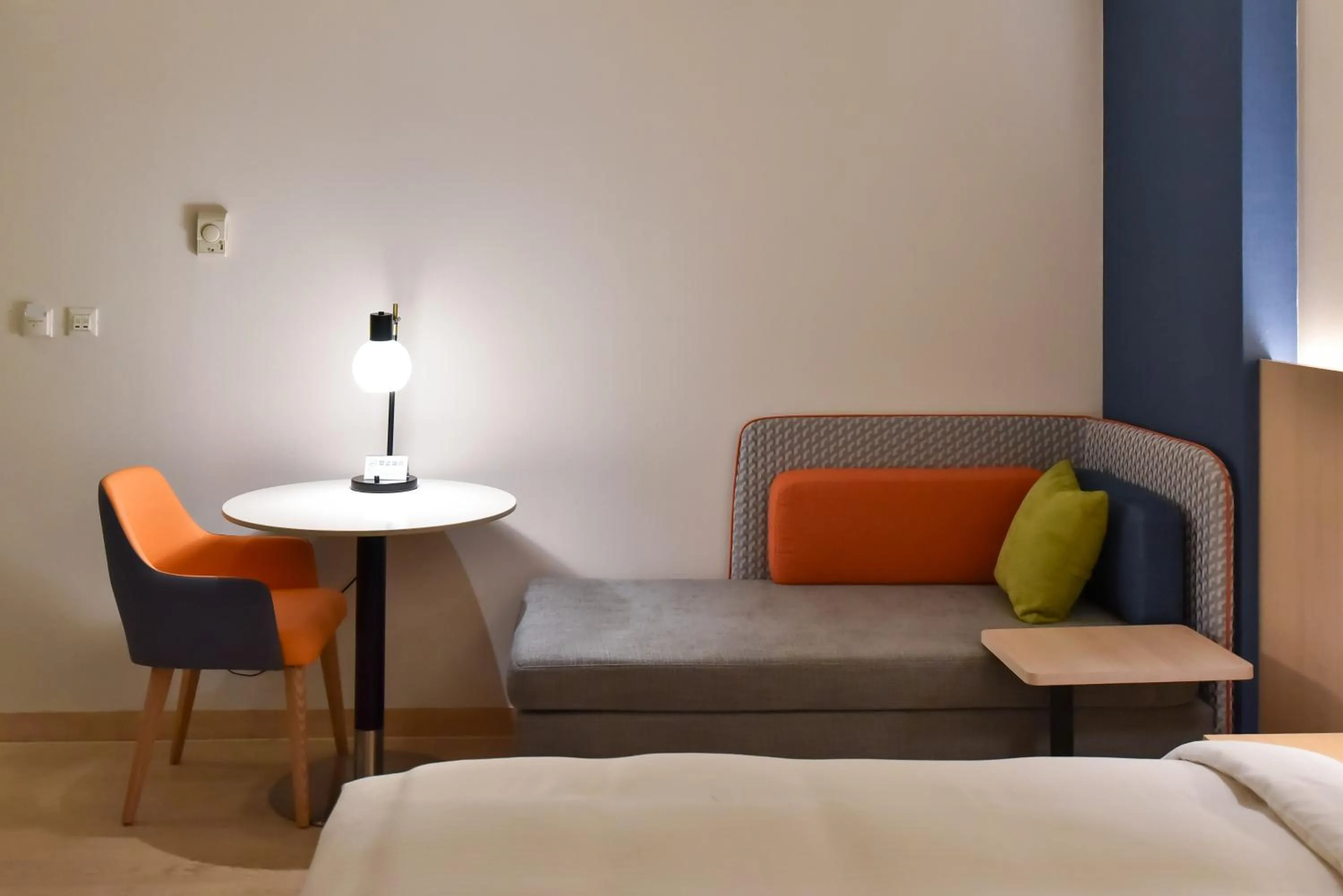 Bed in Holiday Inn Express Taipei Train Station by IHG