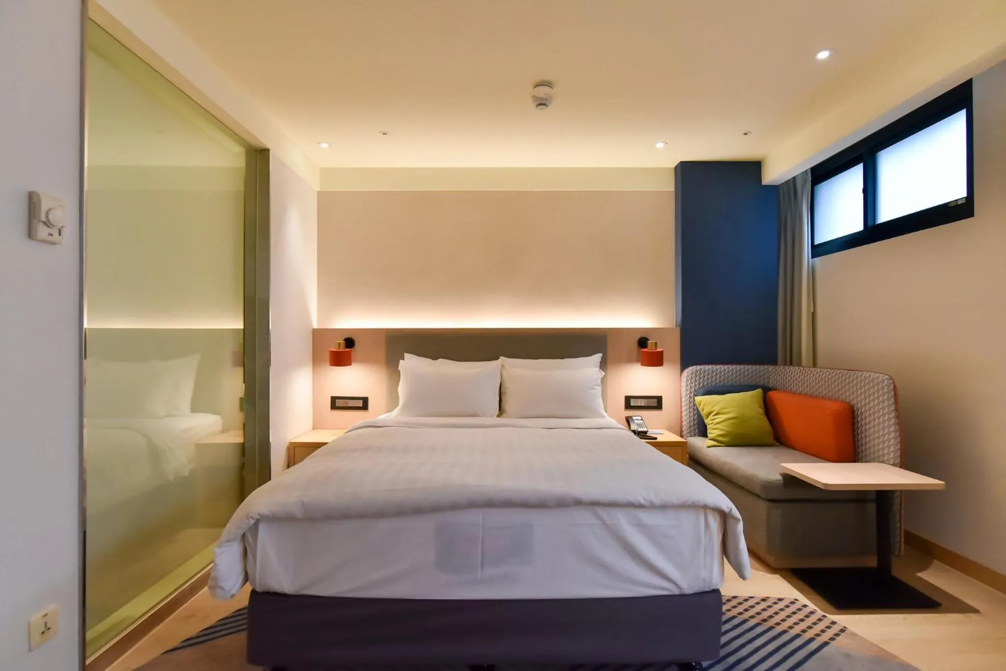 Photo of the whole room, Bed in Holiday Inn Express Taipei Train Station by IHG