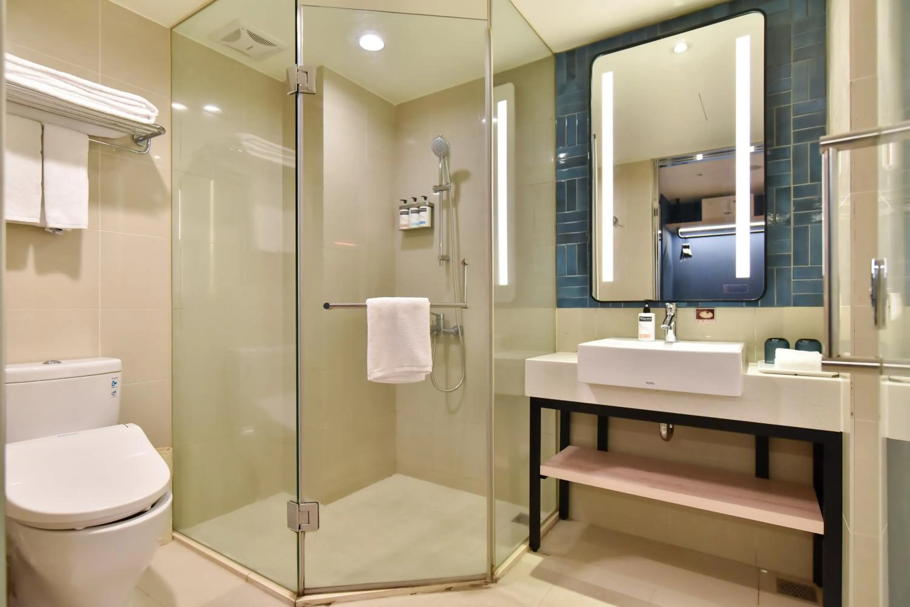 Holiday Inn Express Taipei Train Station by IHG