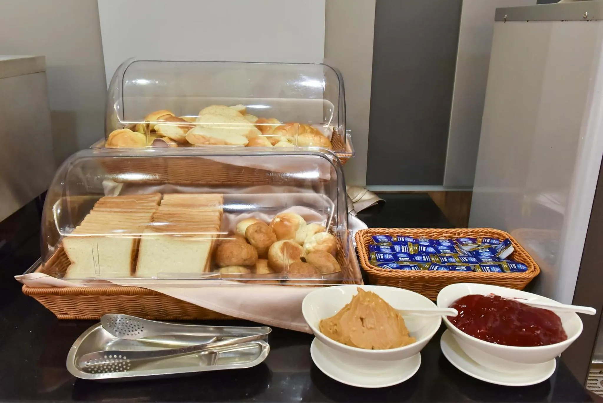 Breakfast in Holiday Inn Express Taipei Train Station by IHG