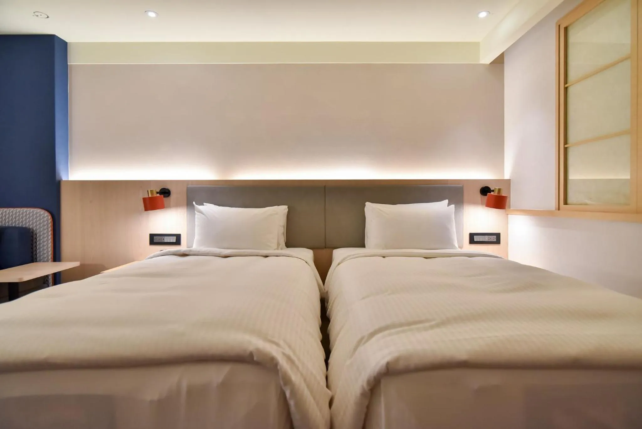 Photo of the whole room, Bed in Holiday Inn Express Taipei Train Station by IHG